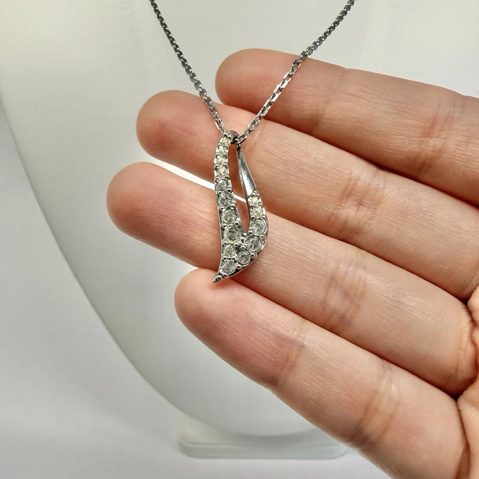 SWAROVSKI Signed Curved Crystal Pendant Vintage Necklace Jewelry N729