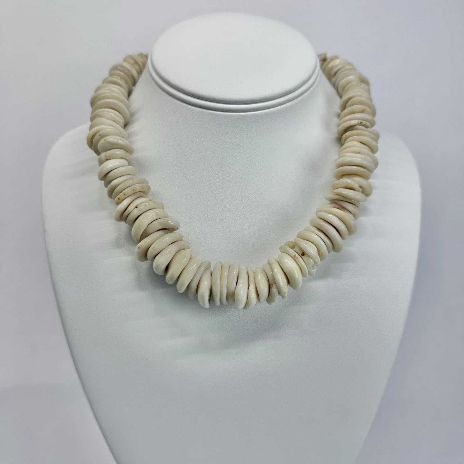 Hawaiian Chunky Puka Shells Natural Genuine Vintage Necklace Jewelry N414