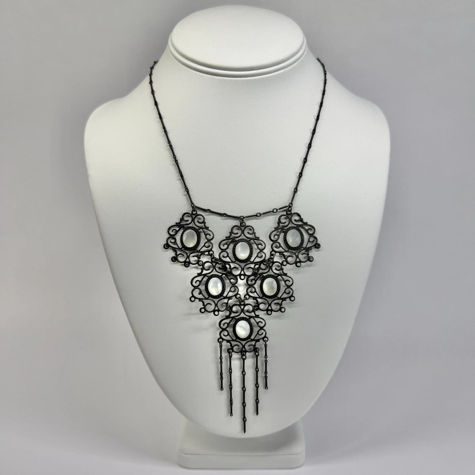 REBEL DESIGNS Ornate Filigree Art Deco Crystal Dainty Vintage Necklace N723