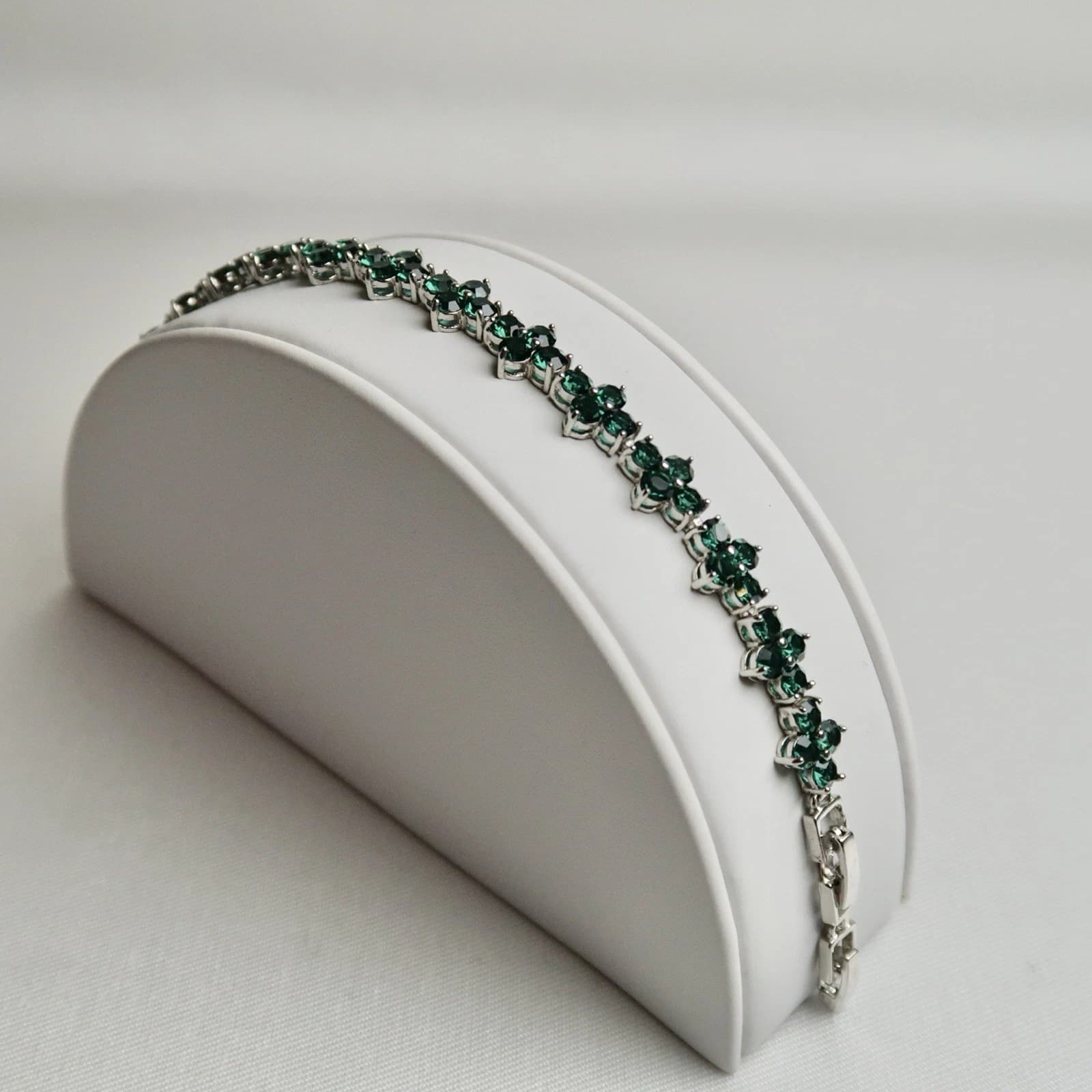 Blue/Green Crystals Floral Flower Silver Tone Vintage Bracelet Jewelry Br94