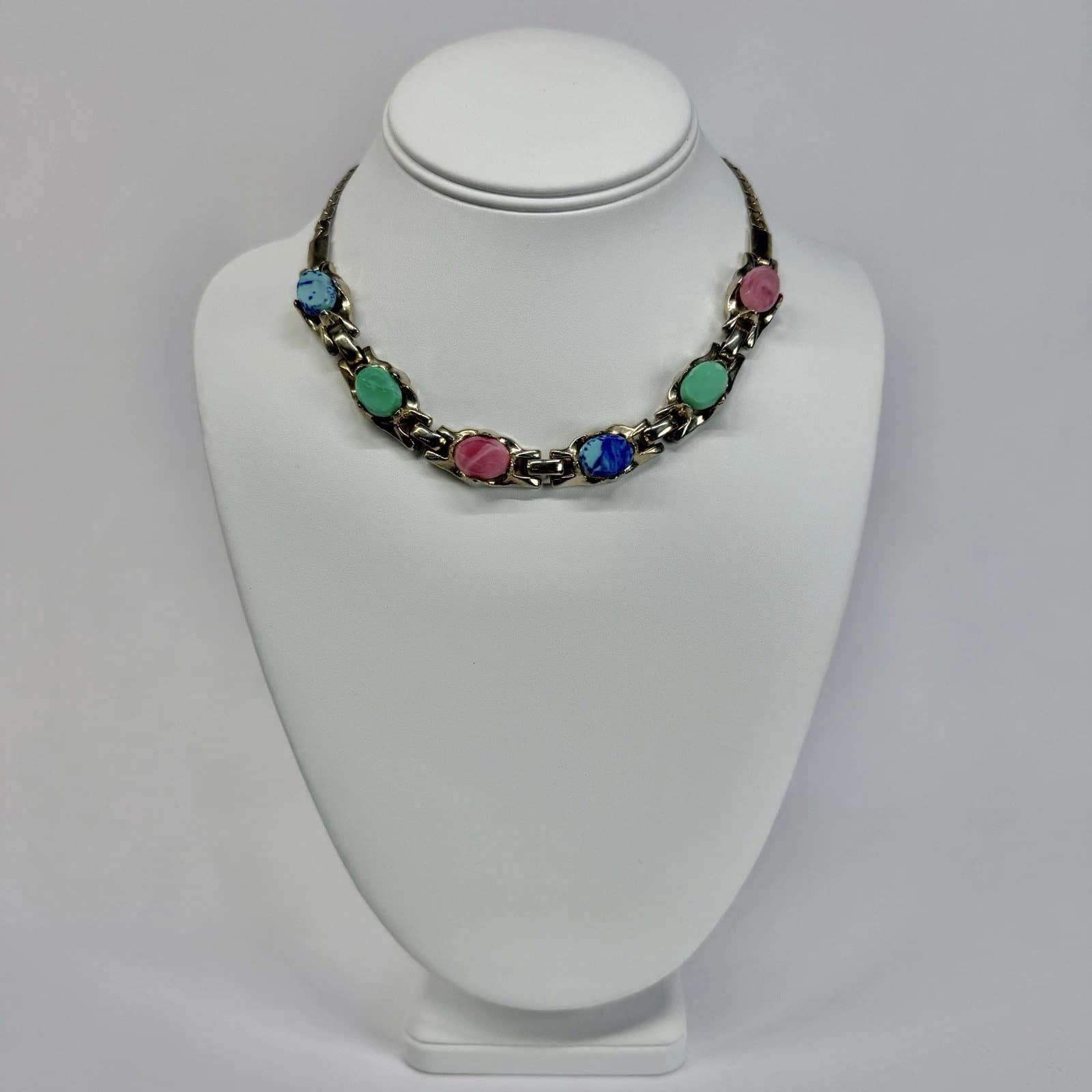 Elegant Multicolor Resin Gold Tone Statement Vintage Necklace Jewelry N341
