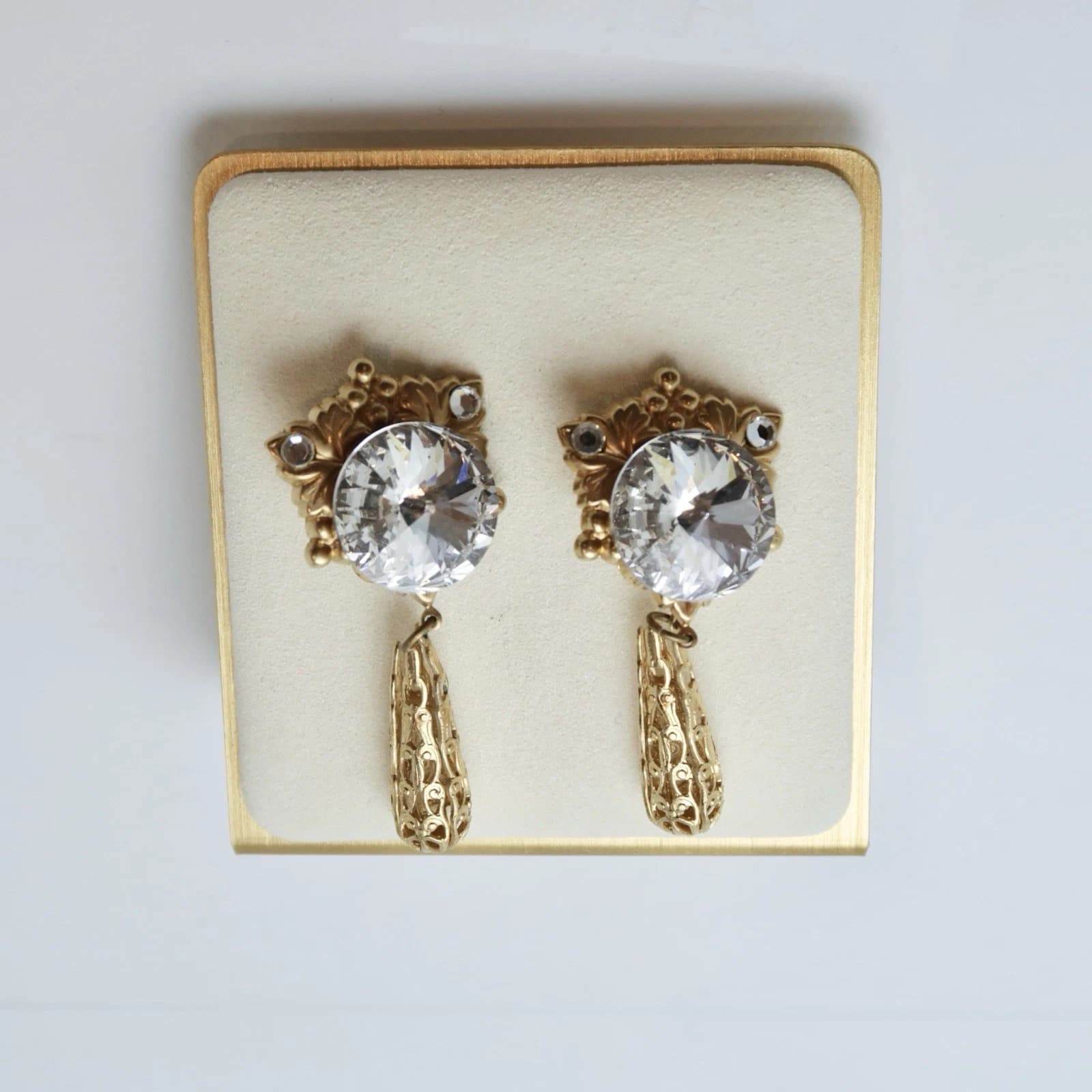 VERONIQUE Crystal Dangling Gold Tone Vintage Clip On Earring Jewelry E01
