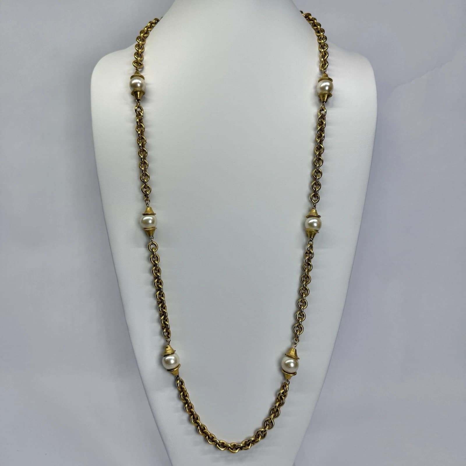 Faux Pearl Chunky Heavy Long Layer 80’s Gold Tone Vintage Necklace Jewelry N210