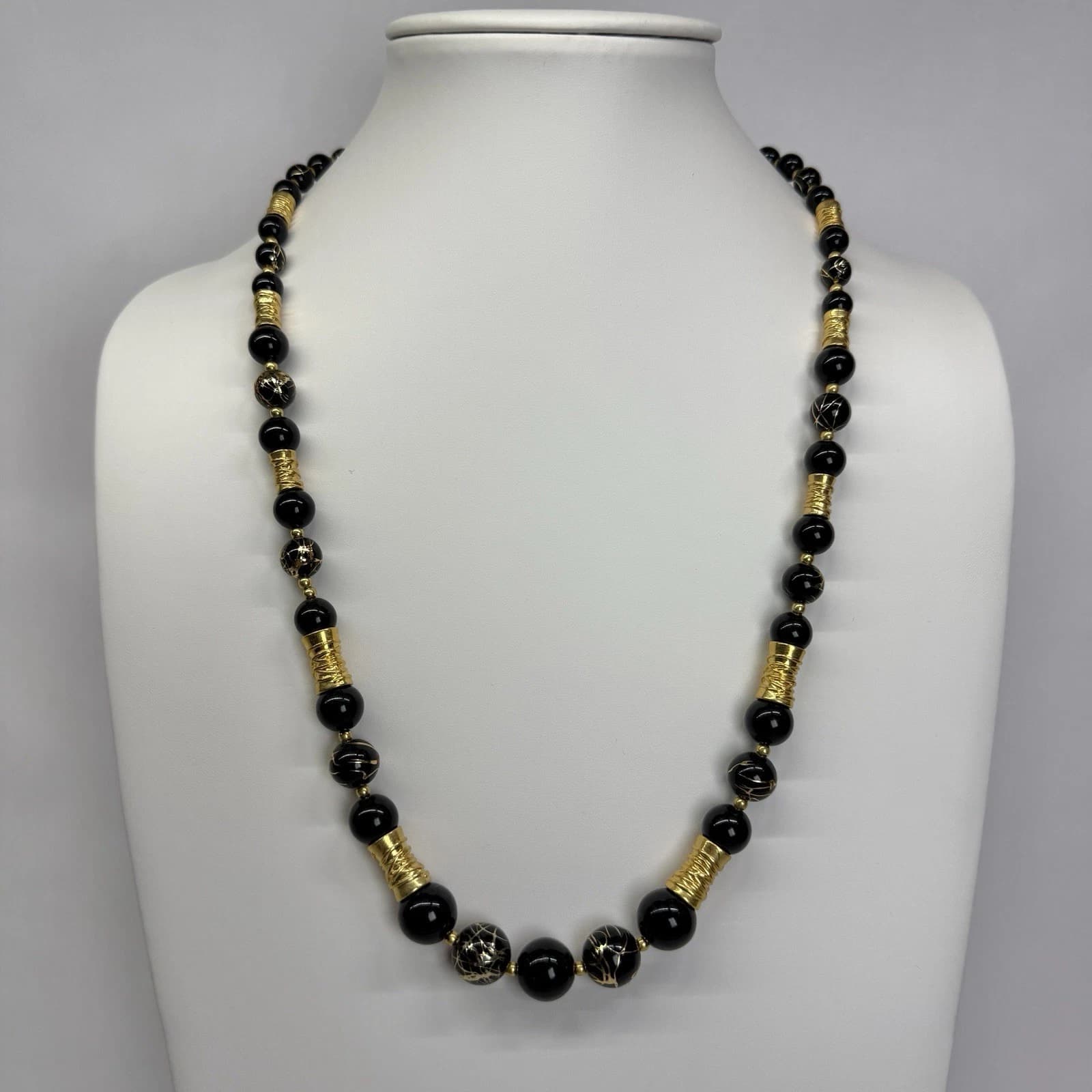 LIZ CLAIBORNE Black & Gold Swirl Bead Gold Tone Vintage Necklace Jewelry N236