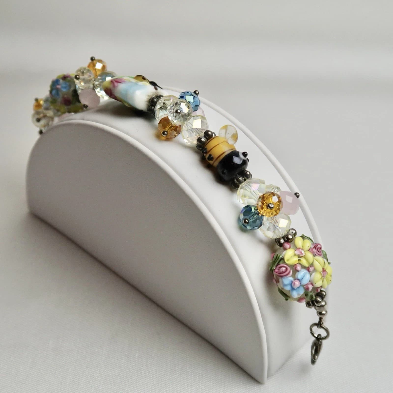 Art Glass Beaded Charm Bumble Bee Floral Chunky Vintage Bracelet Jewelry Br80