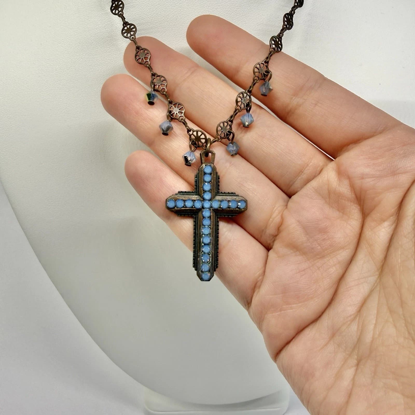 JACQUELINE SINGH Paris Swarovski Cross Pendant Vintage Necklace Jewelry N727