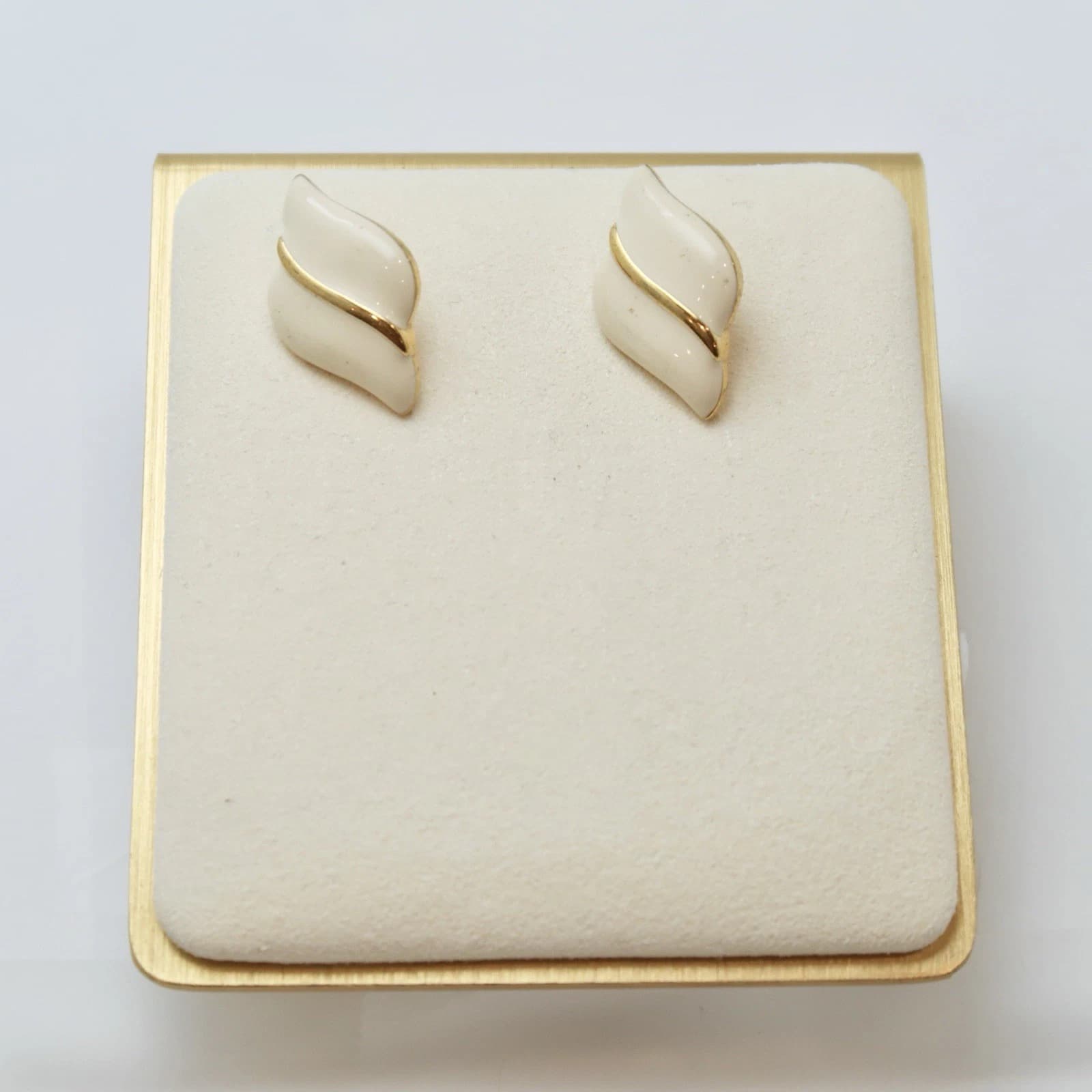 NAPIER Cream Enamel Leaves Motif Gold Tone Vintage Earring Jewelry E17