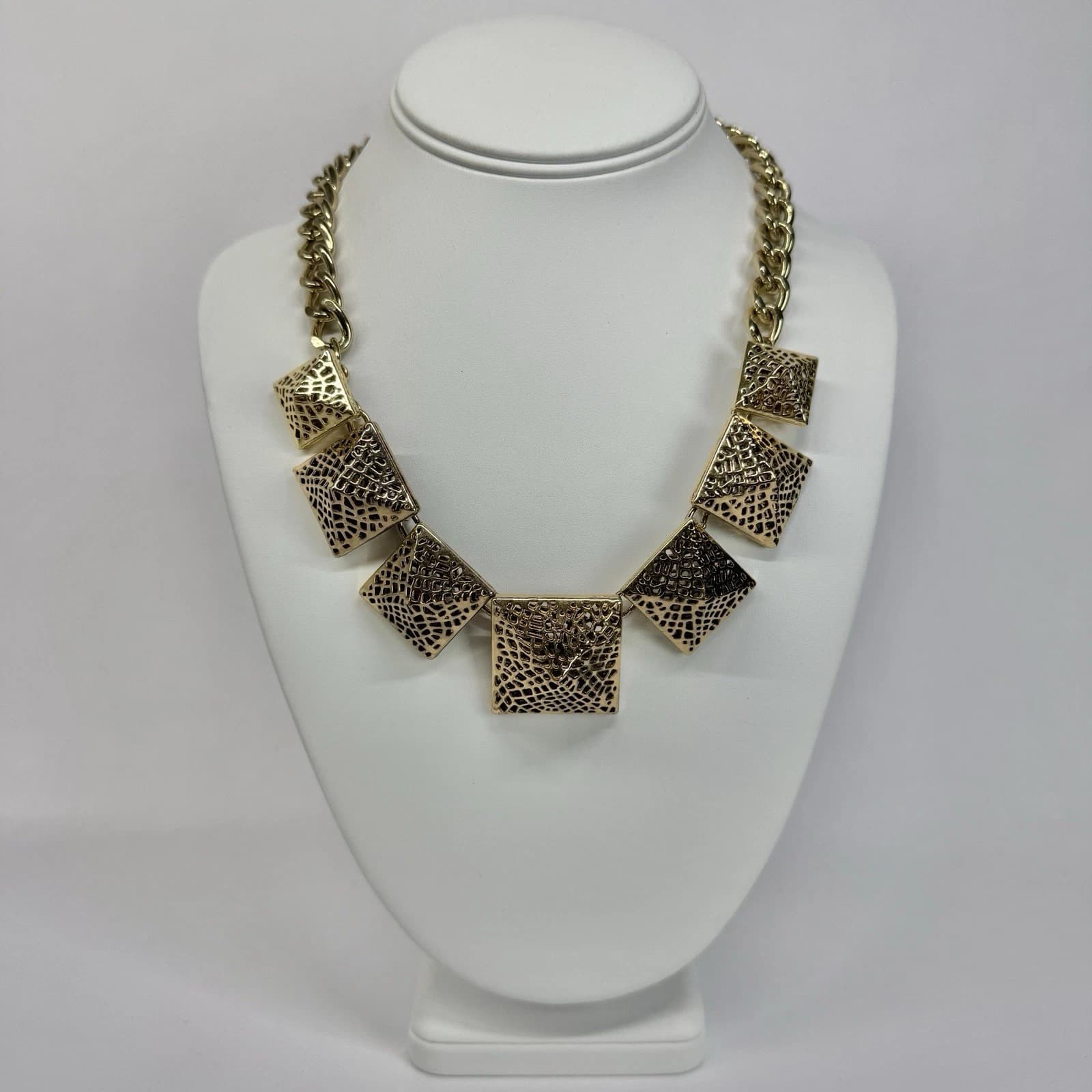 BCBG Max Azria Metal Pyramid Statement Vintage Necklace Jewelry N443