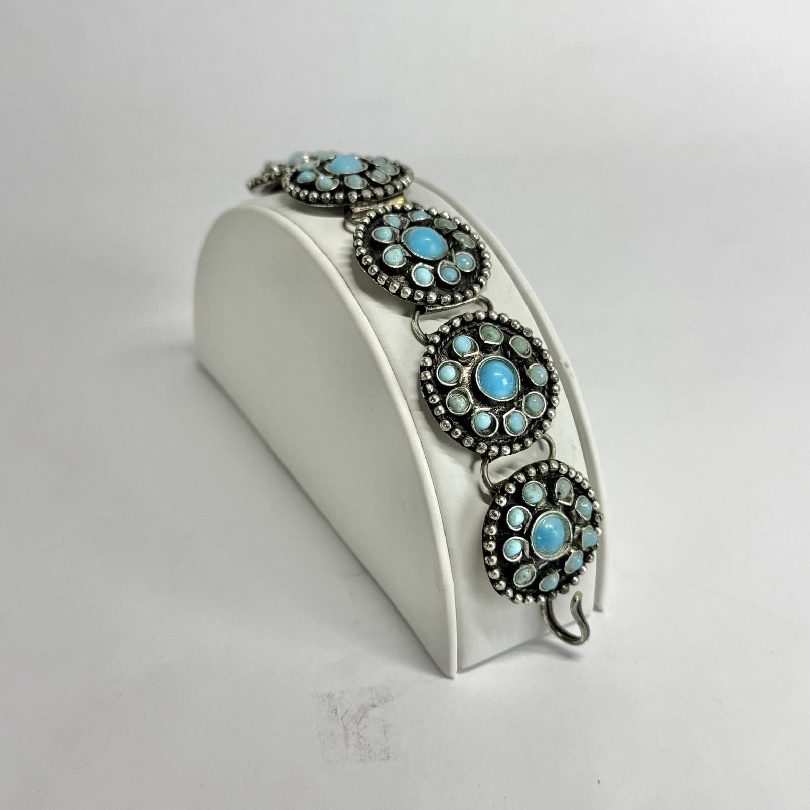 Western Inspired Turquoise Colored Silver Tone Vintage Bracelet Jewelry Br196