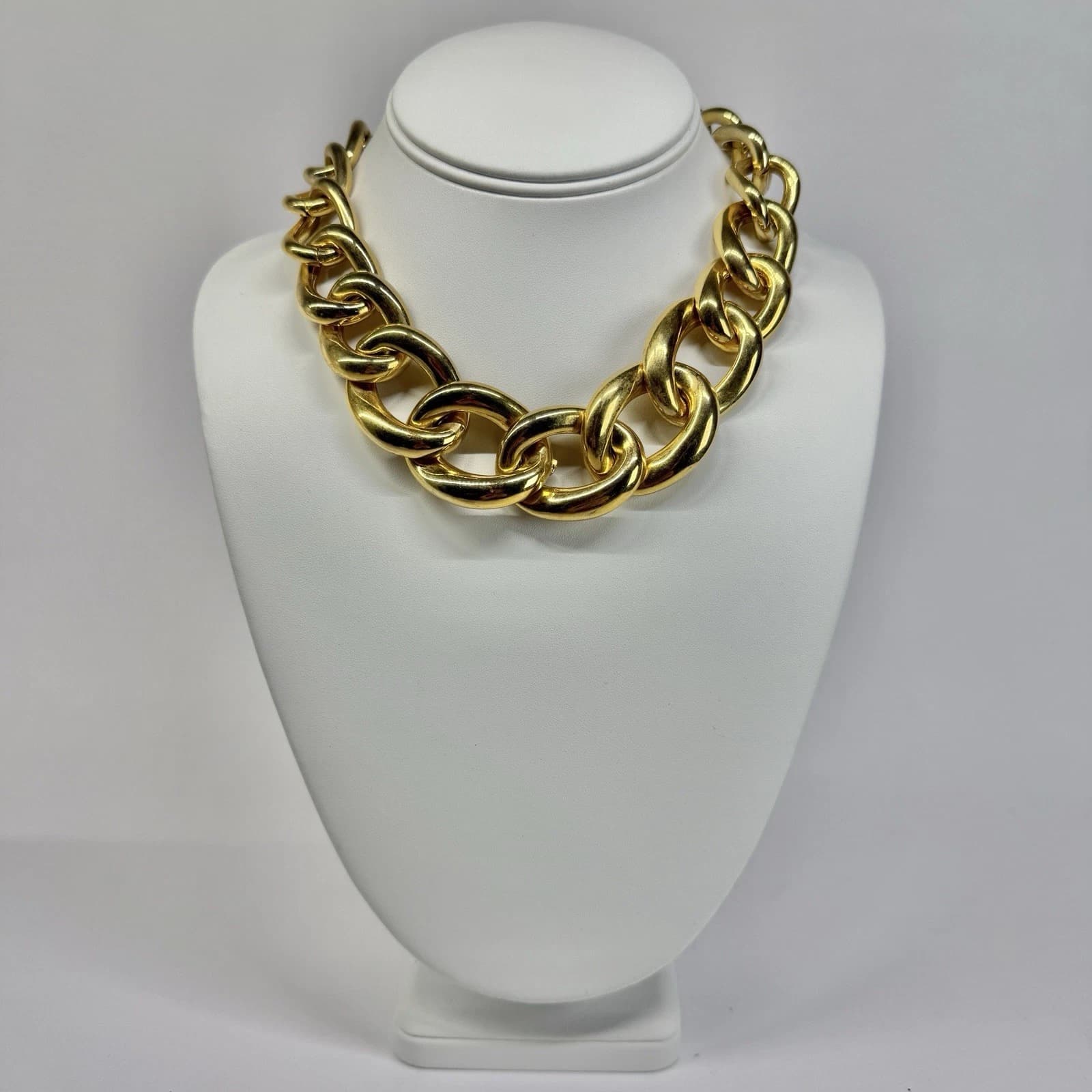 Elegant Chunky Curb Link Chain Gold Tone Vintage Necklace Jewelry N376