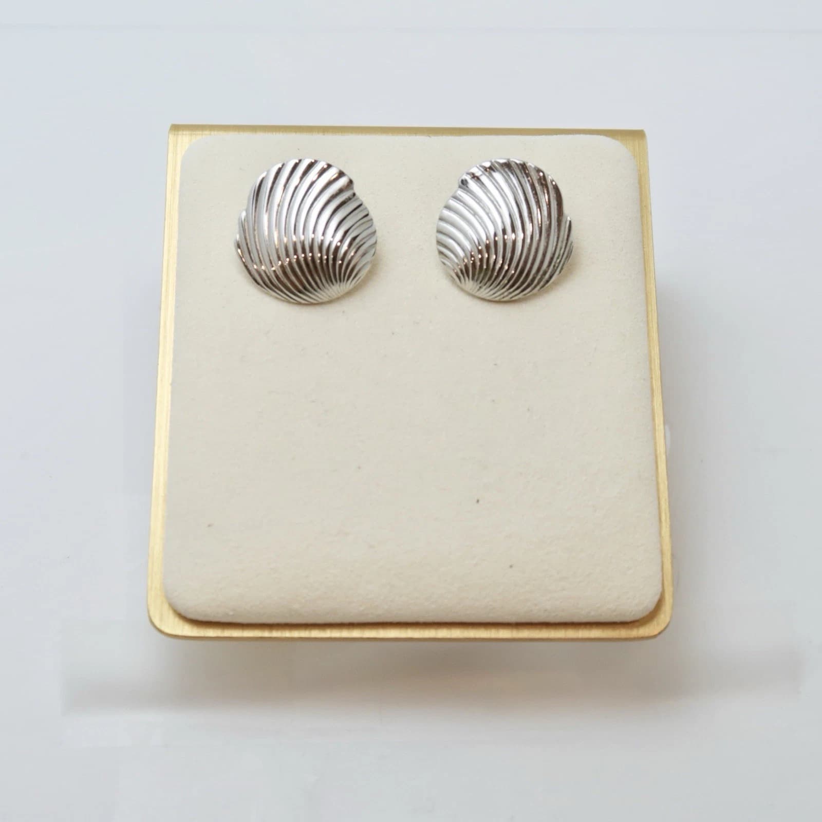 Elegant Seashell Metal Stud Silver Tone Vintage Earring Jewelry E37