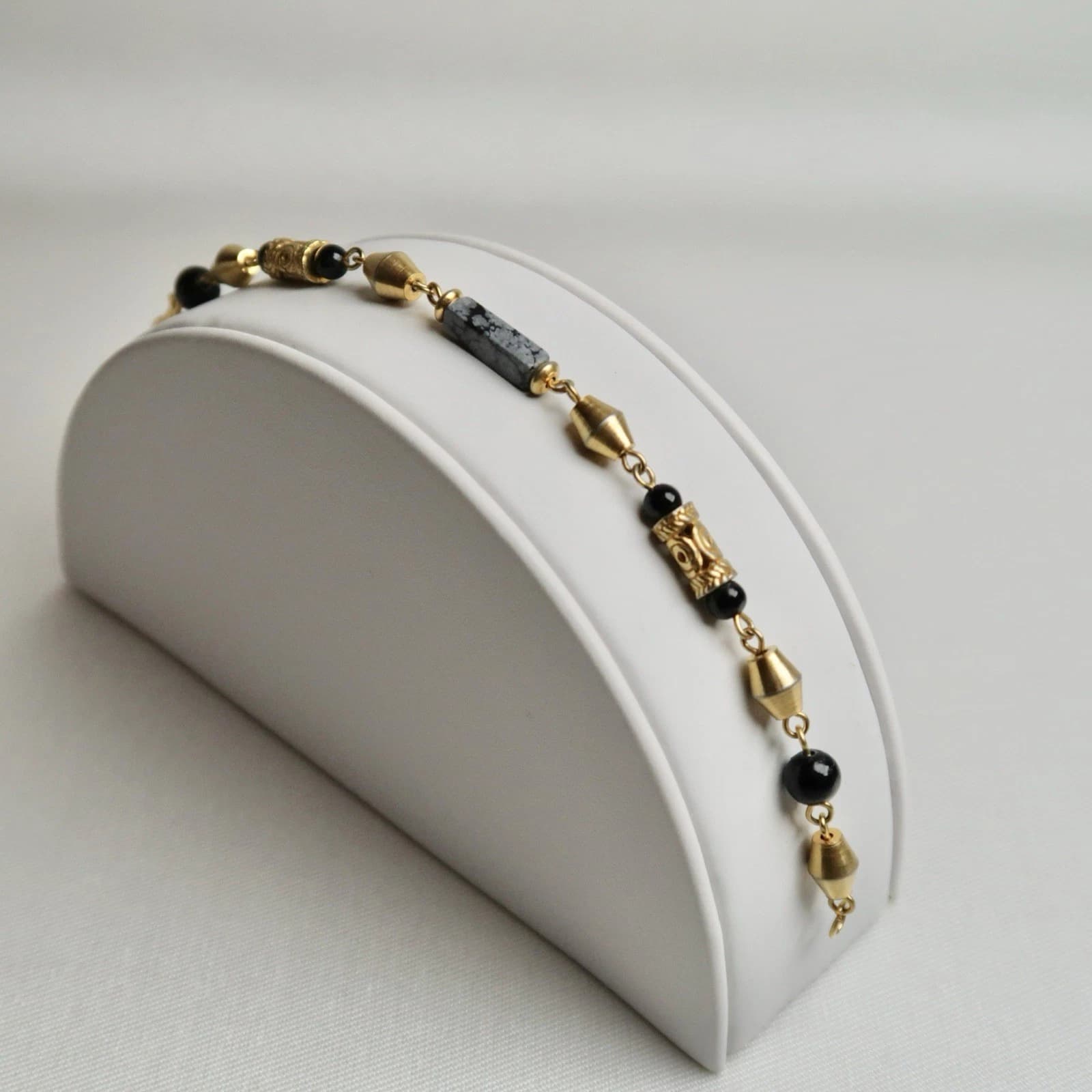 Hematite Beads with Mariner Chain Links Gold Tone Vintage Bracelet Jewelry Br65