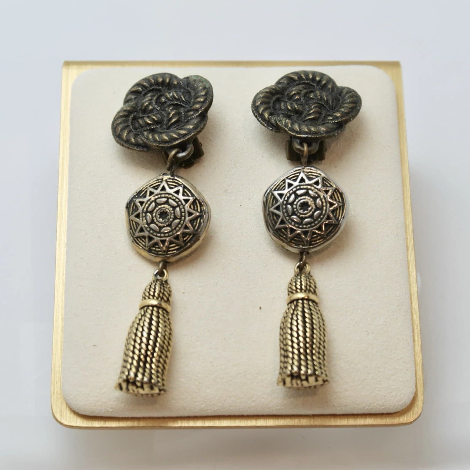 JAY Round Disc Bead Dangle Gold Tone Vintage Clip On Earring Jewelry E20