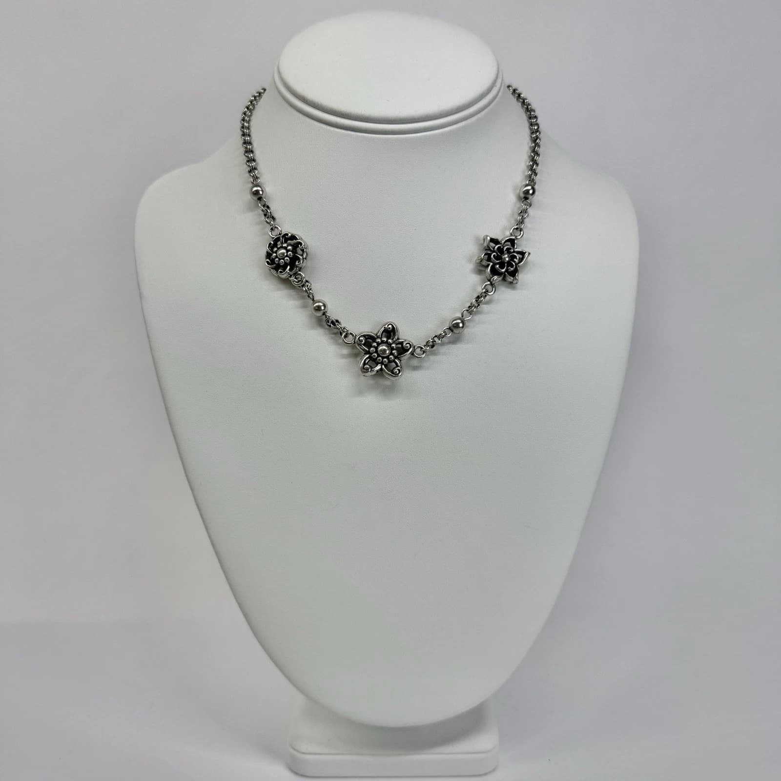 Elegant Ornate Floral Charms Silver Tone Vintage Necklace Jewelry N548
