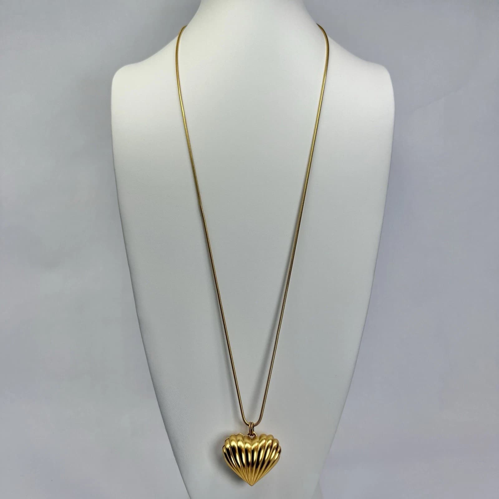 ANNE KLEIN Puffy Heart Pendant Love Gold Tone Vintage Necklace Jewelry N190