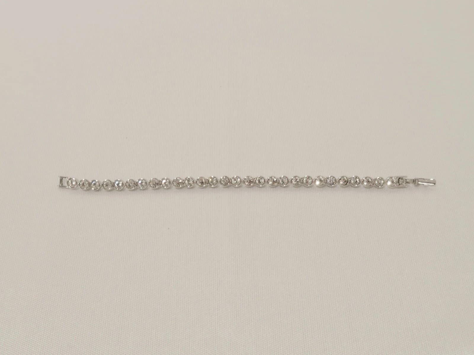 SWAROVSKI Crystals Round Cut Tennis Silver Tone Vintage Bracelet Jewelry Br05