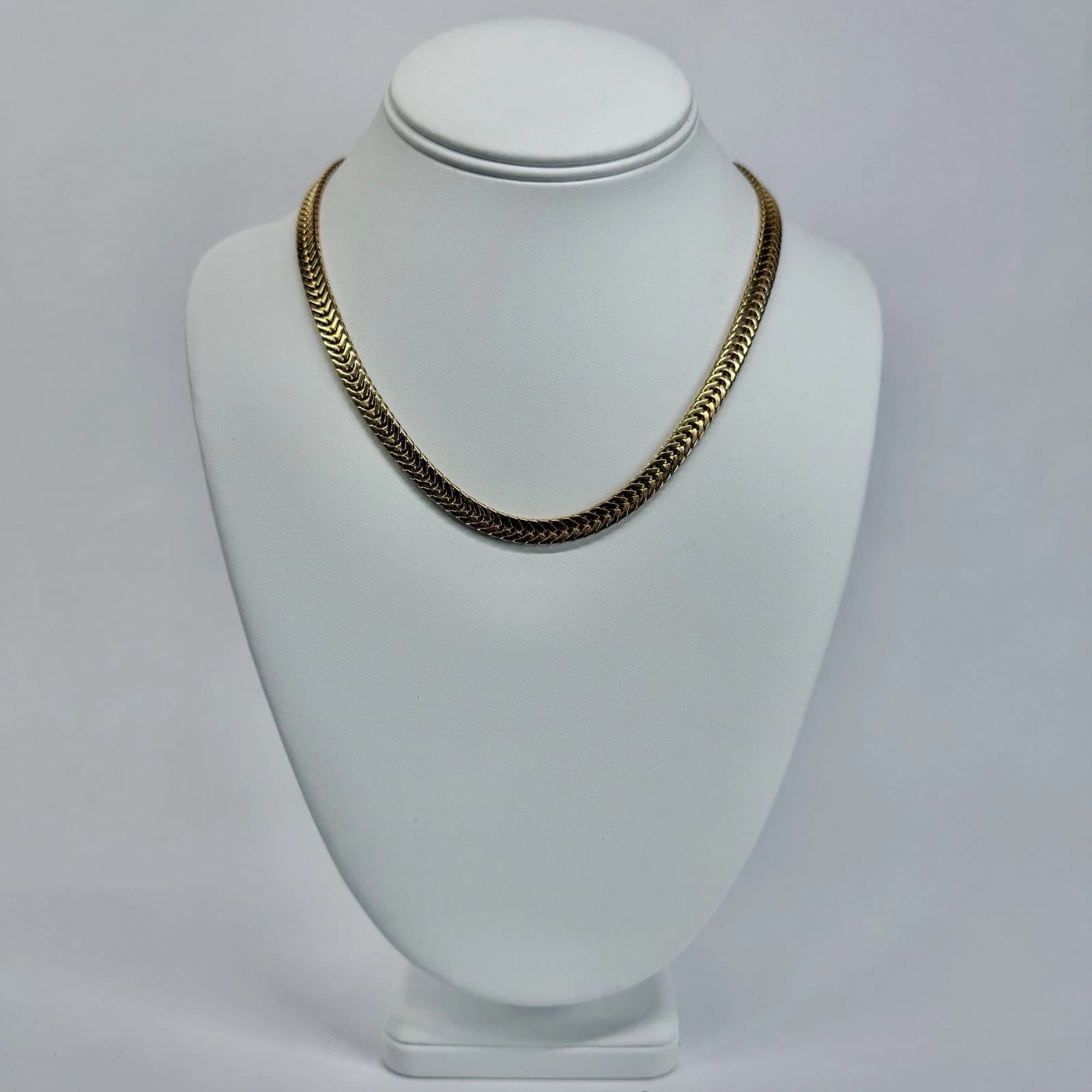 Elegant Cobra Link Chain Toggle Clasp Gold Tone Vintage Necklace Jewelry N461