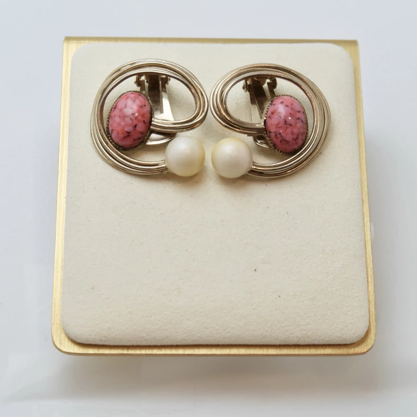 Pink Cabochon Faux Pearl Gold Tone Vintage Clip On Earring Jewelry E52