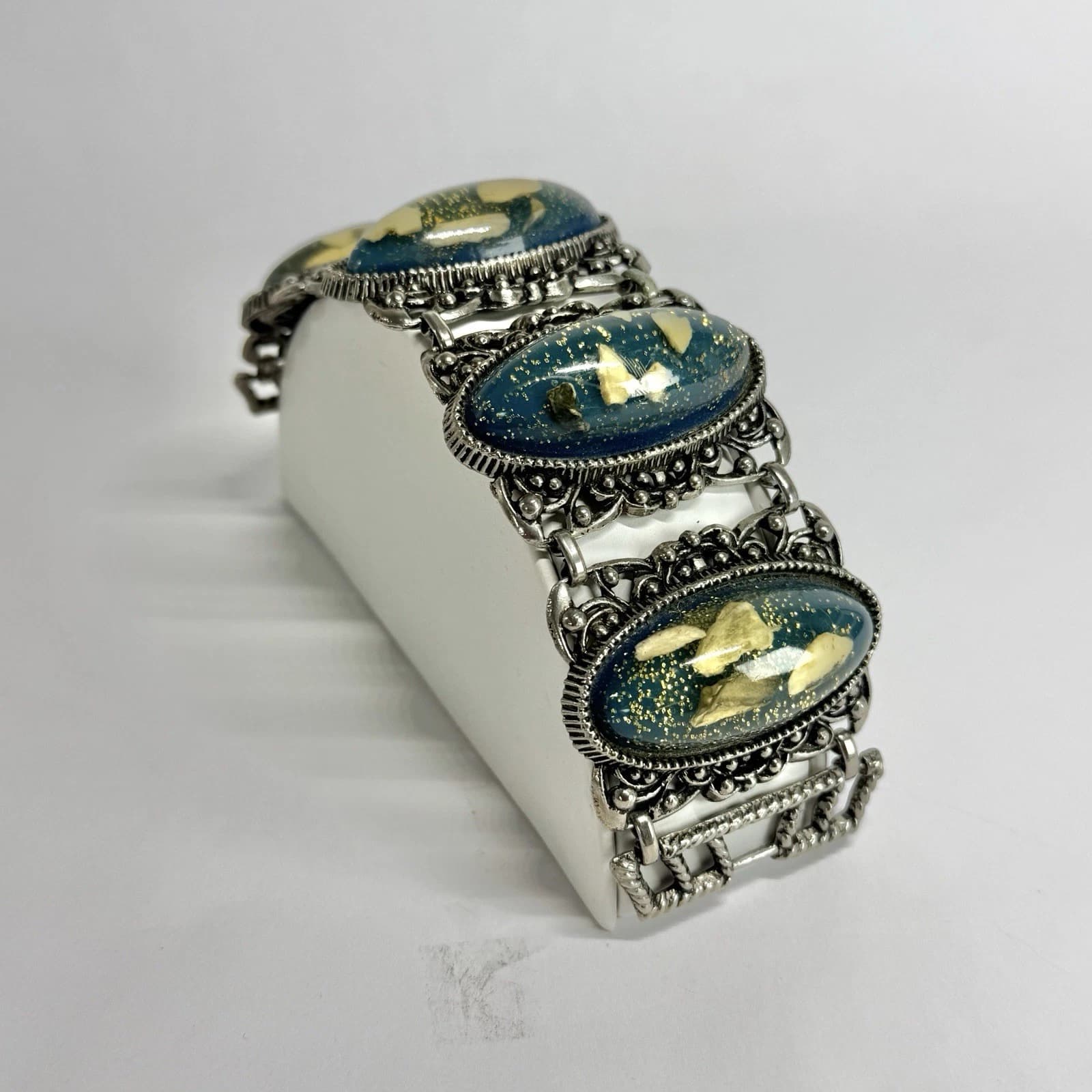 Chunky Lucite Blue Confetti & Glitter Silver Tone Vintage Bracelet Jewelry Br183