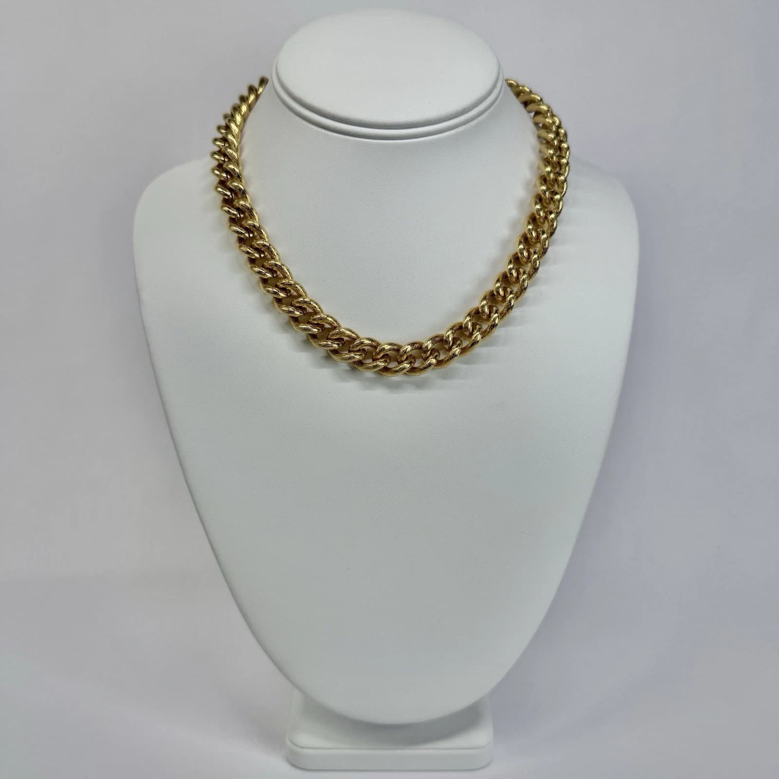 Elegant Textured Cuban Link Heavy Gold Tone Vintage Necklace Jewelry N469