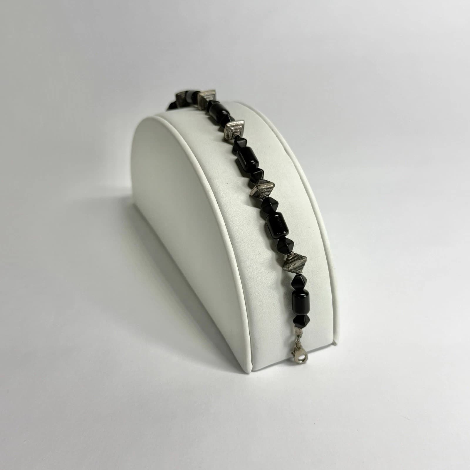 Elegant Black Beaded with Silver Tone Spacers Vintage Bracelet Jewelry Br252