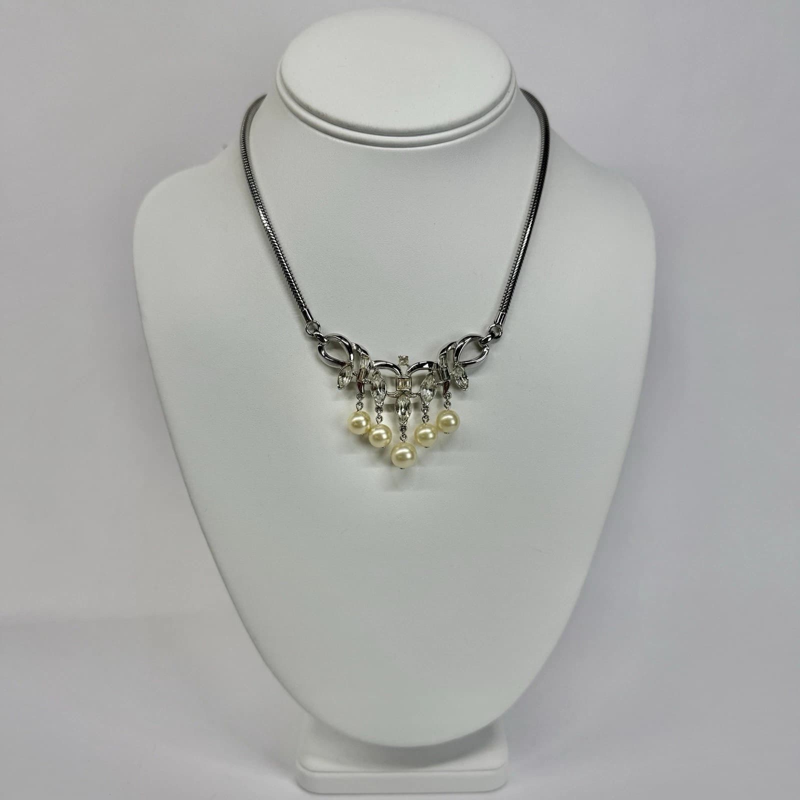 TRIFARI Dangling Faux Pearl Crystal Silver Tone Vintage Necklace Jewelry N549