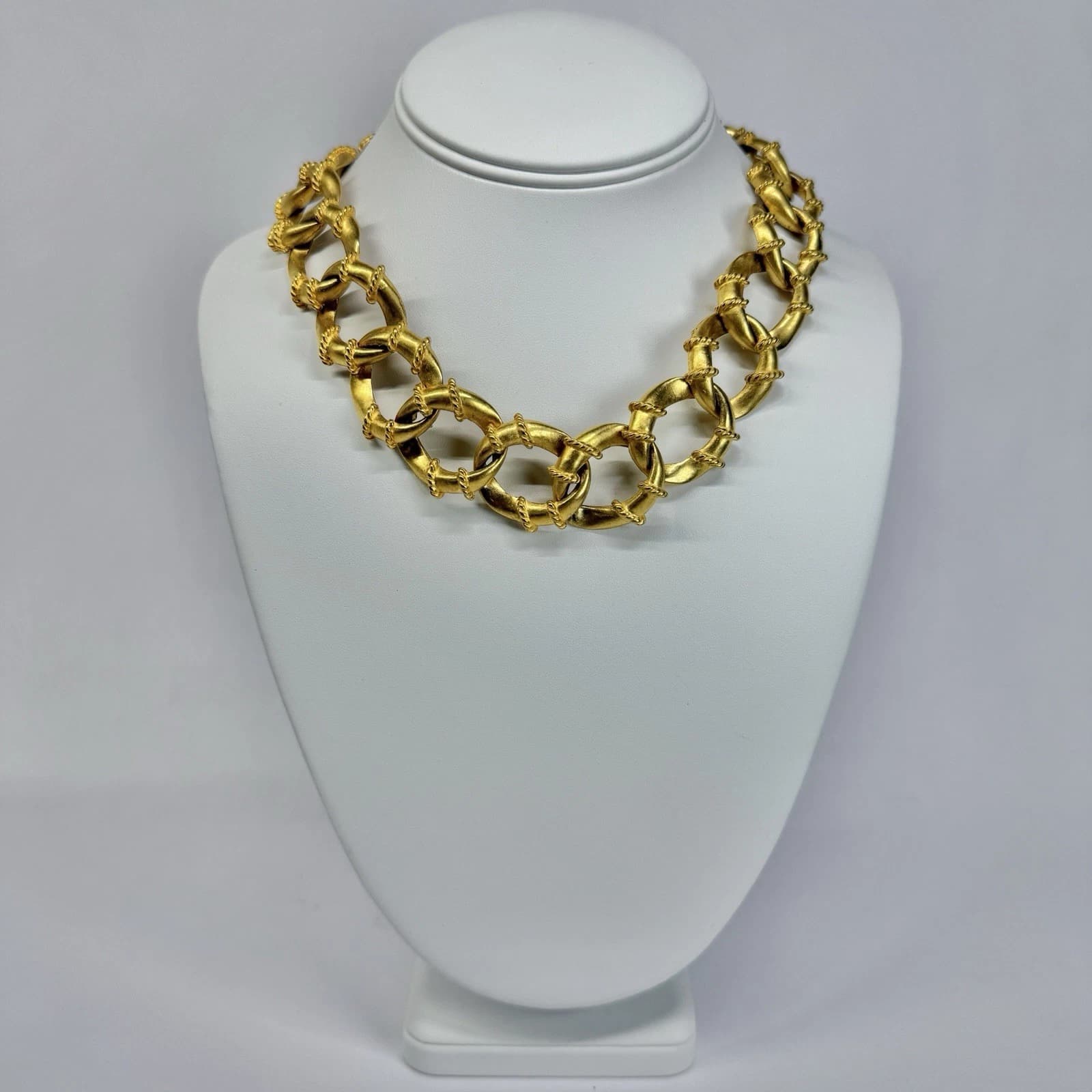 Elegant Chunky Chain Link Collar Gold Tone Vintage Necklace Jewelry N337