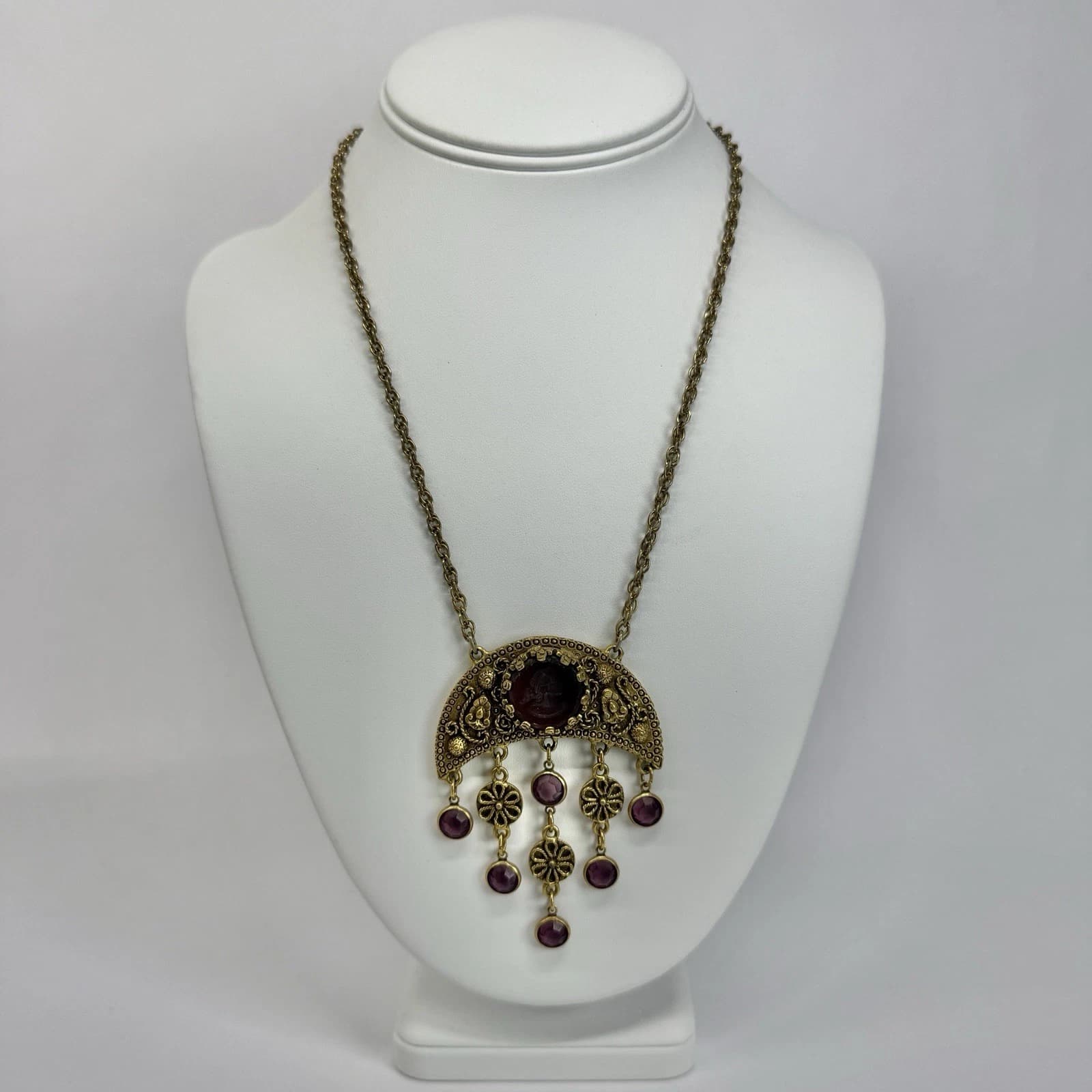 GOLDETTE Unsigned Amber Glass Cameo Intaglio Vintage Necklace Jewelry N447