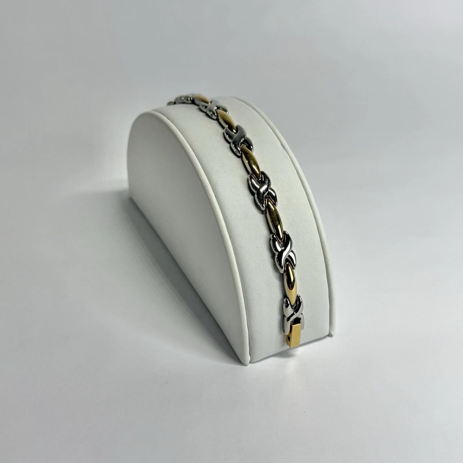 Elegant XO Hugs & Kisses Two Tone Vintage Bracelet Jewelry Br214