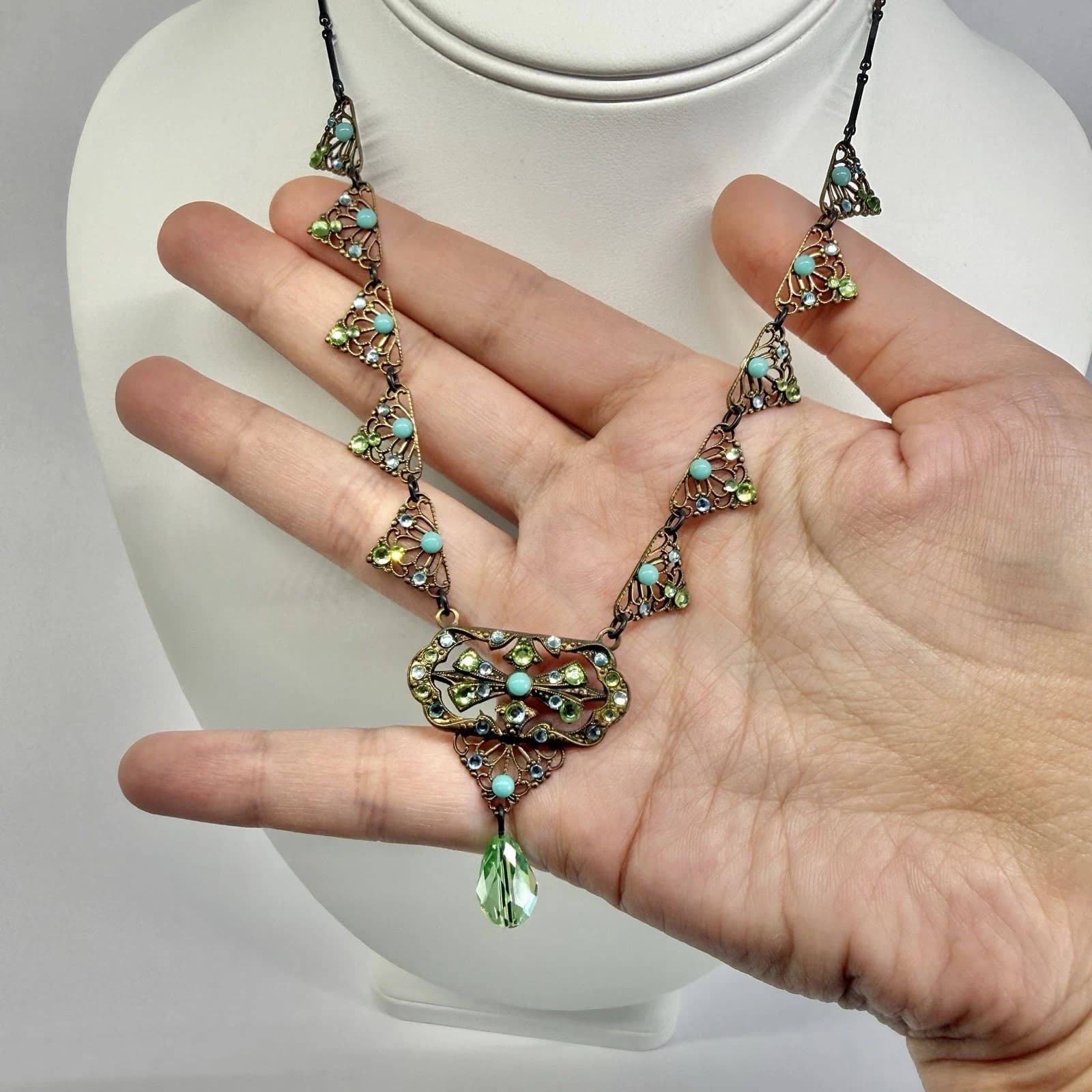 TOP SHELF Jewelry Floral Faceted Crystals Vintage Necklace Jewelry N734