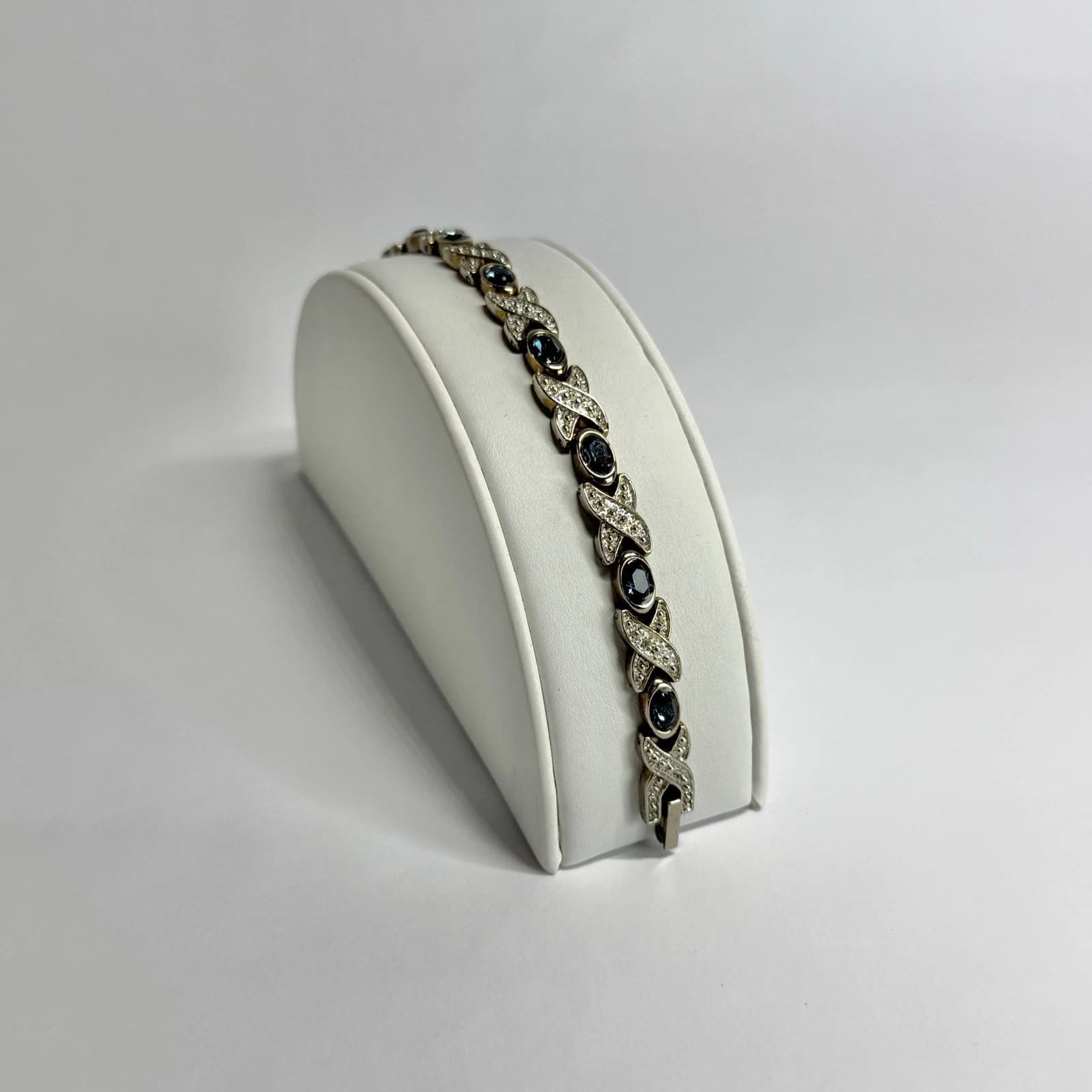 Elegant Tennis Rhinestone Accent Silver Tone Vintage Bracelet Jewelry Br237