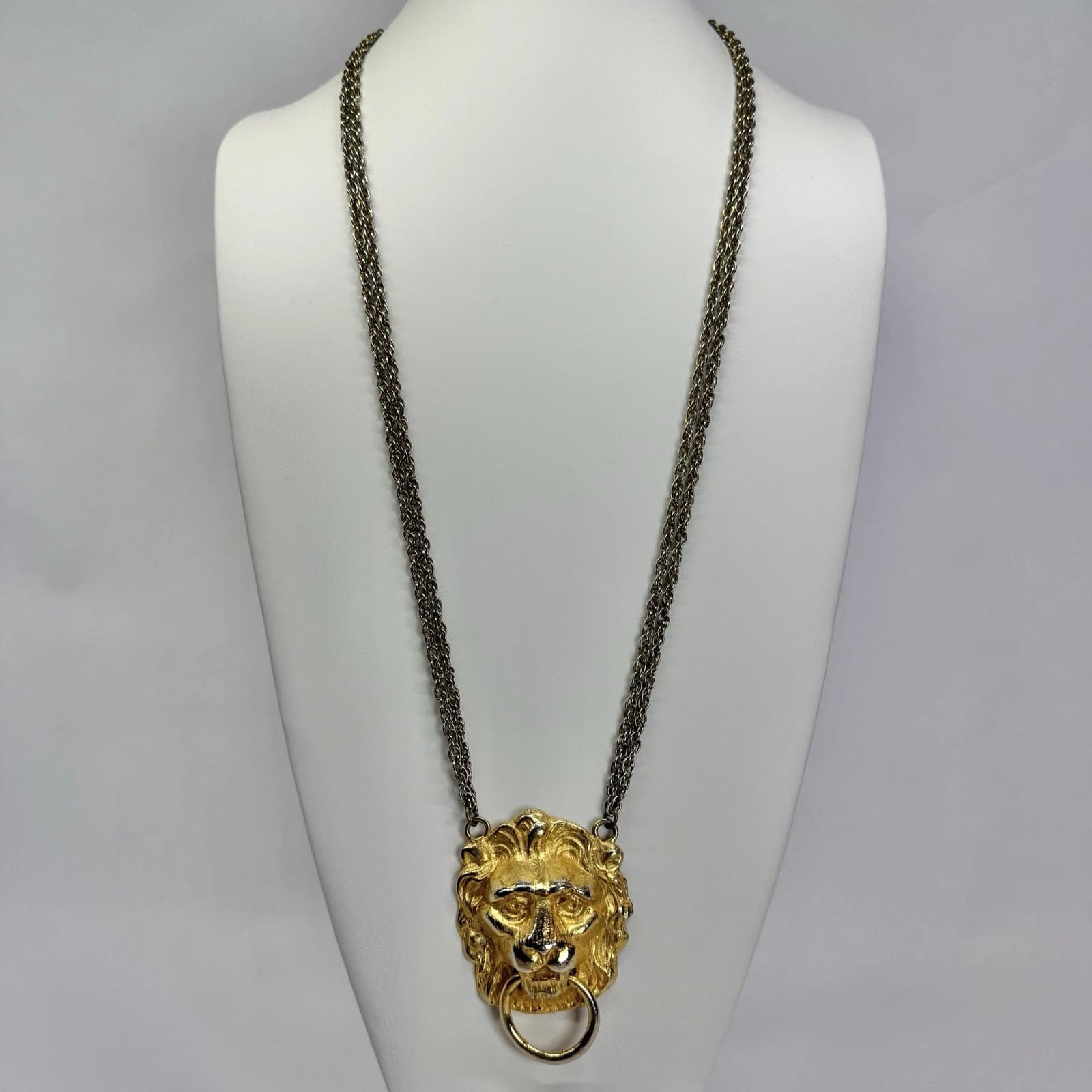 Elegant Lion Head Pendant Door Knocker Gold Tone Vintage Necklace Jewelry N191