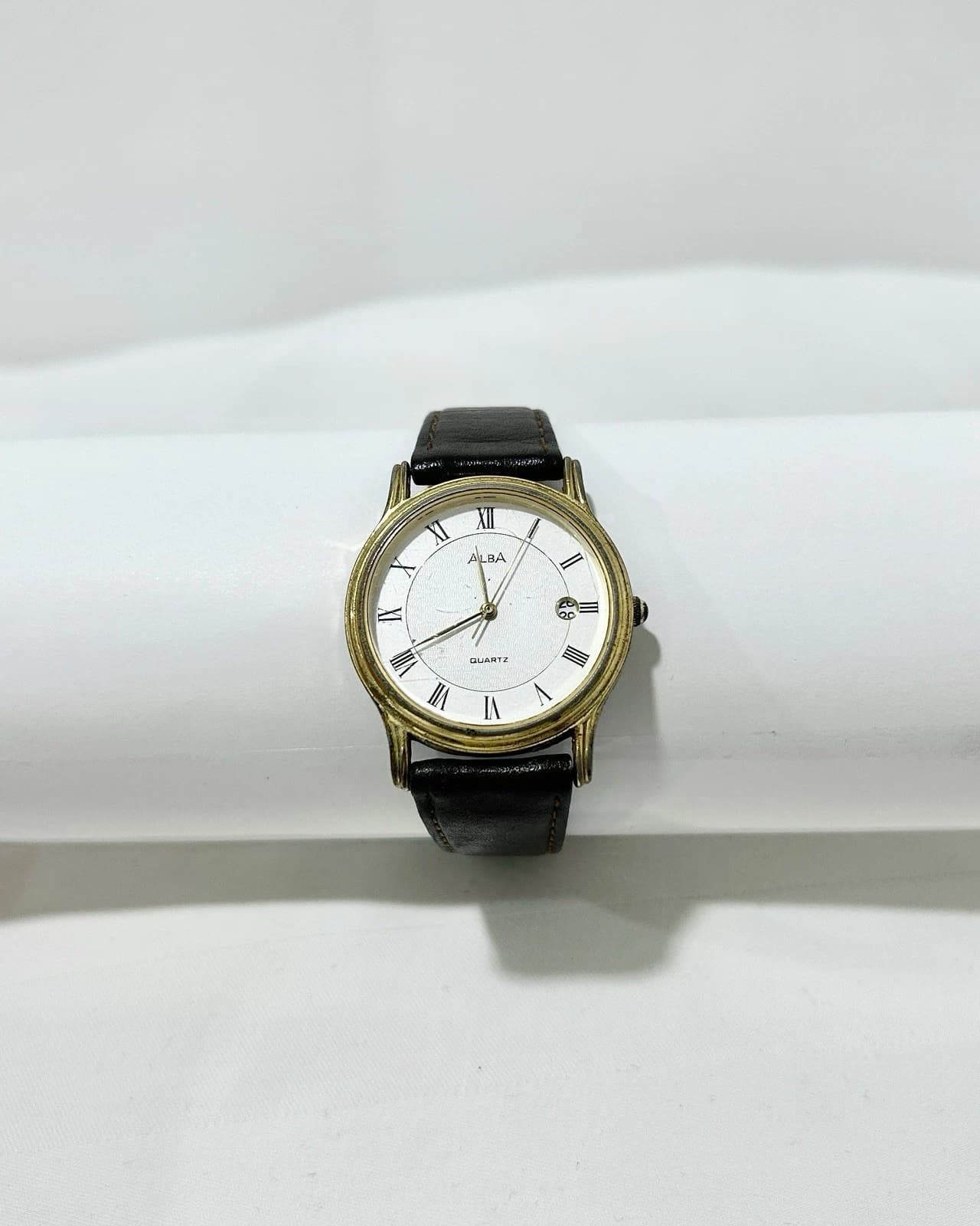 SEIKO ALBA V722-X037 Gold Tone Case White Dial Analog Men Watch W14 *TICKING