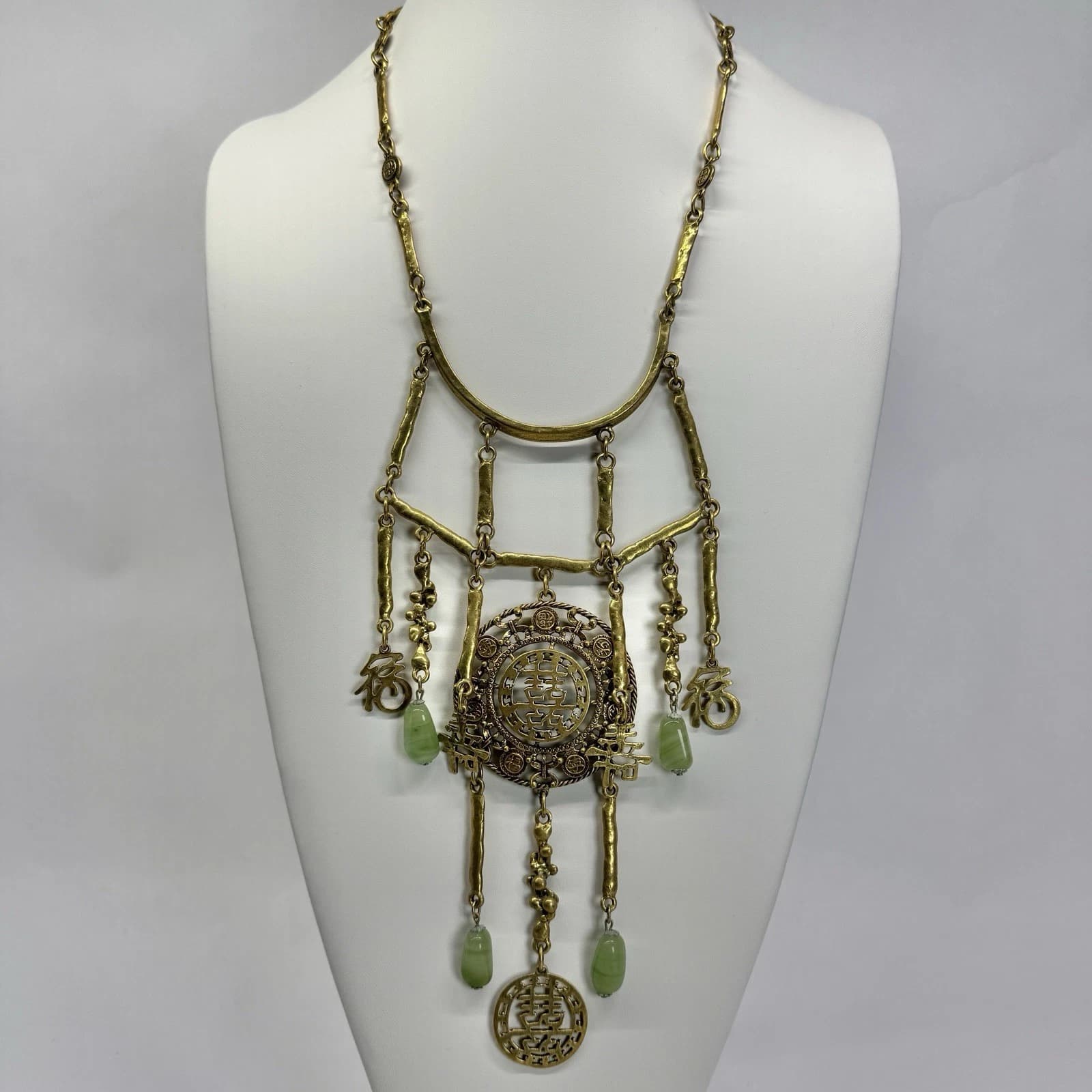 Chinese Motif Faux Jade Glass Medallion Gold Tone Vintage Necklace Jewelry N202