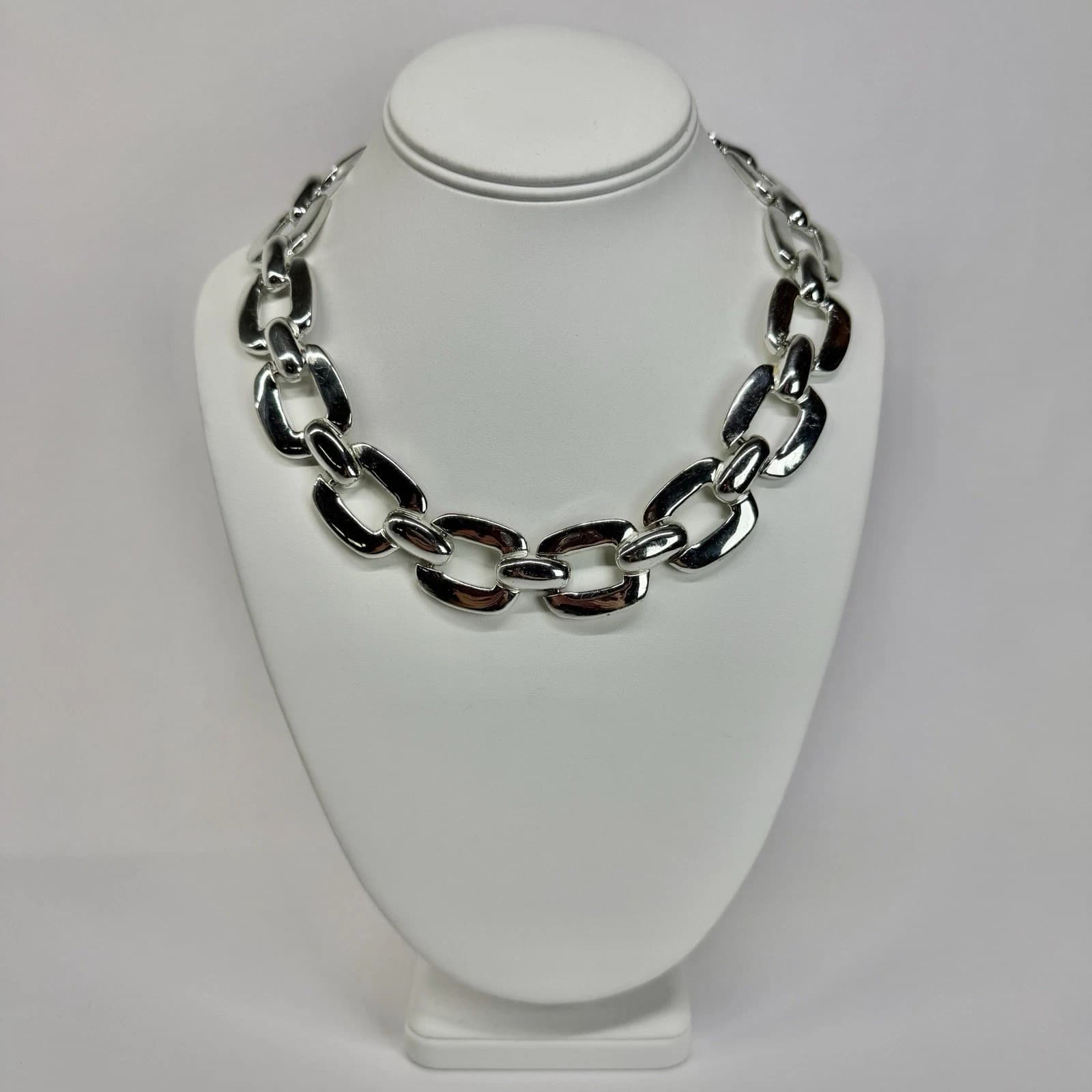 GIVENCHY Chunky Oval Link Collar Silver Tone Vintage Necklace Jewelry N544