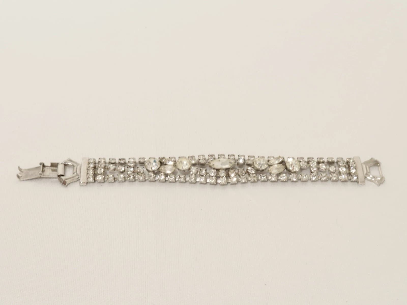 WEISS Rhinestone Ice Crystal Silver Tone Sparkly Vintage Bracelet Jewelry Br40
