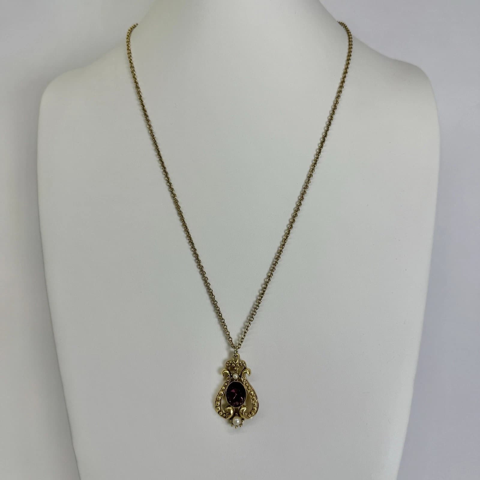 AVON Faux Amethyst Faux Pearl Pendant Vintage Necklace Jewelry N302