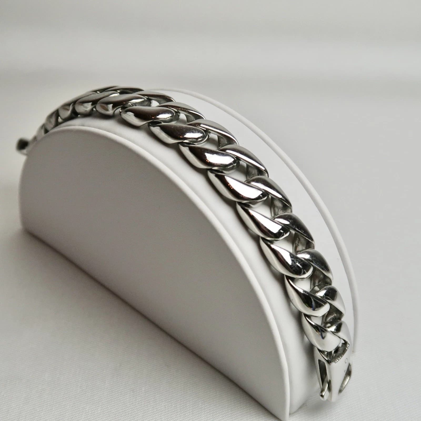 Cuban Link Shiny Silver Tone Metal Chunky Vintage Bracelet Jewelry Br82