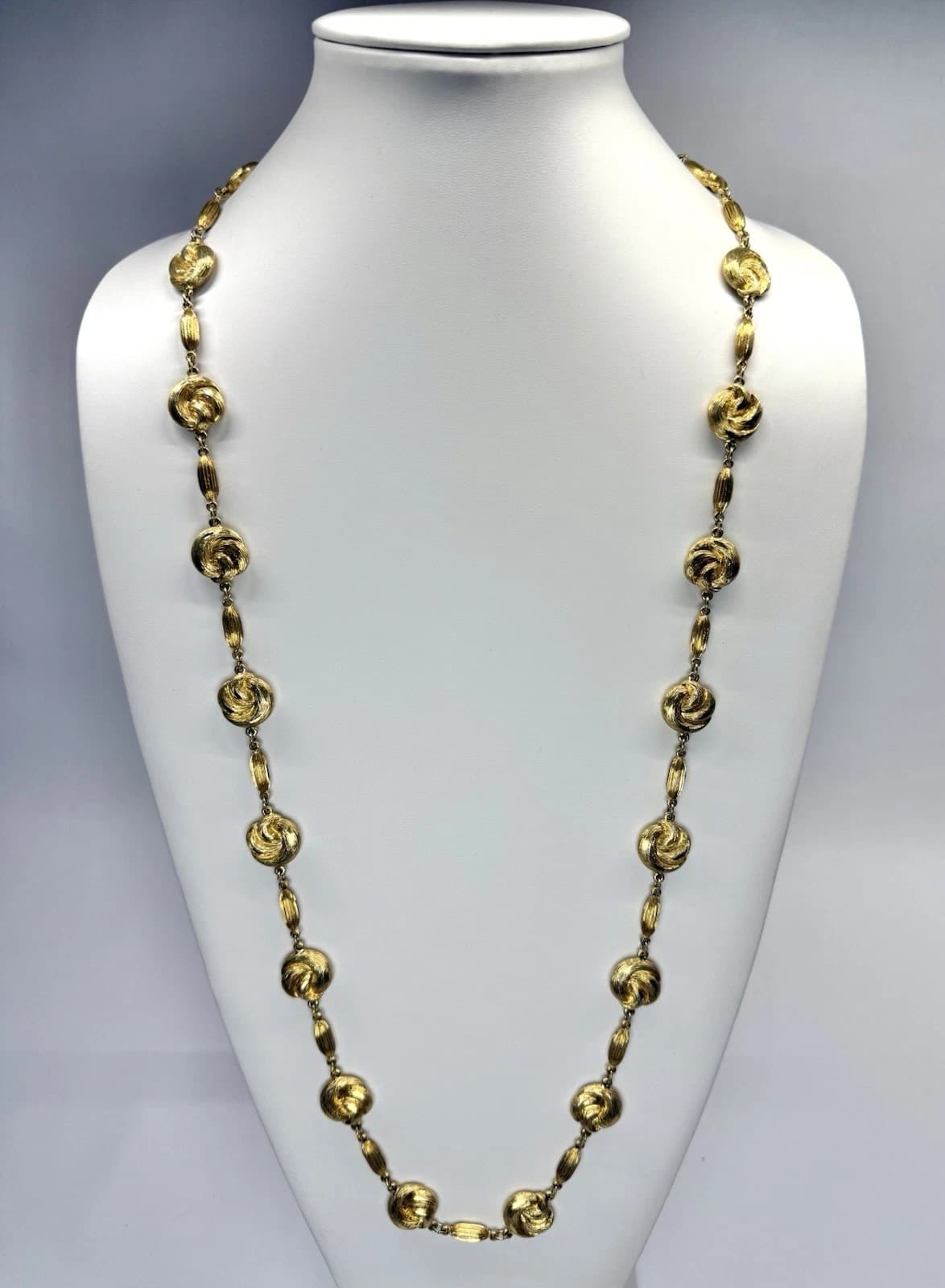 Unsigned Gold Tone Textured Beaded Fashion Vintage Necklace Jewelry 34” N160