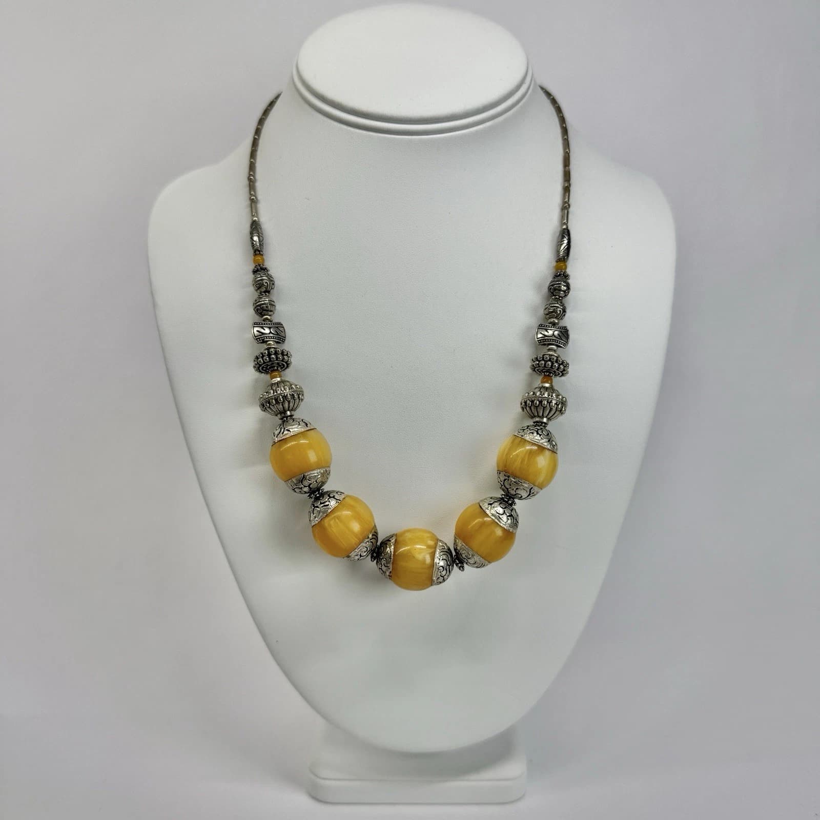 Elegant Amber Colored Beads Tibetan Silver Tone Vintage Necklace Jewelry N559