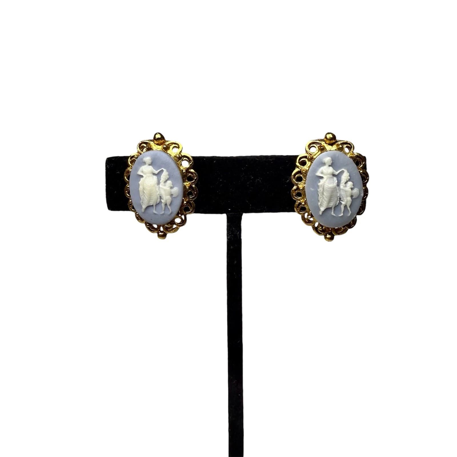 Blue/White Cameo Wedgewood Style Gold Tone Vintage Clip On Earring Jewelry E05