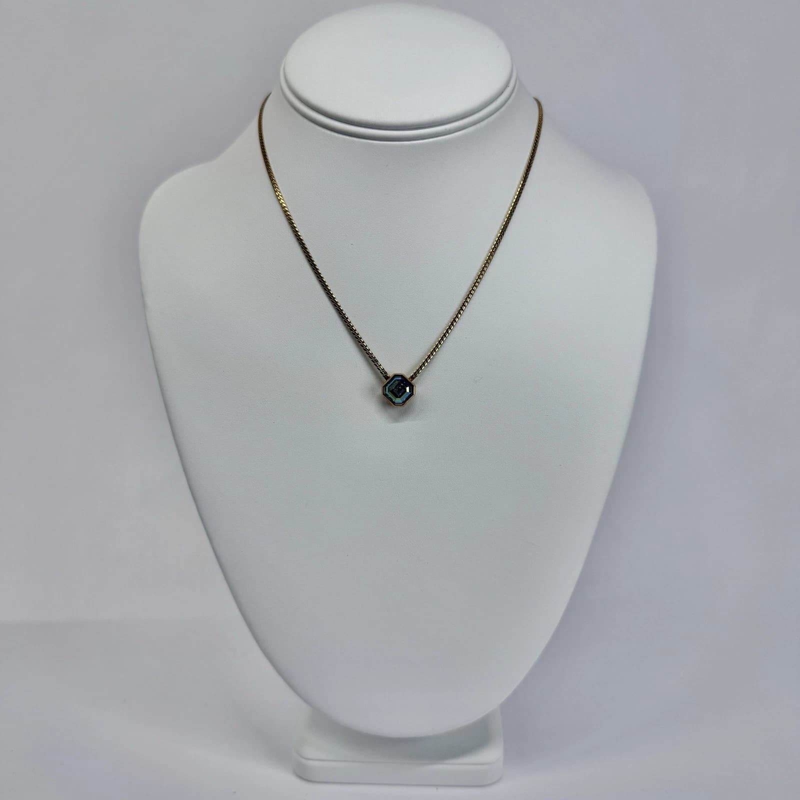 AVON Mystic Topaz Pendant Gold Tone Vintage Necklace Jewelry N363