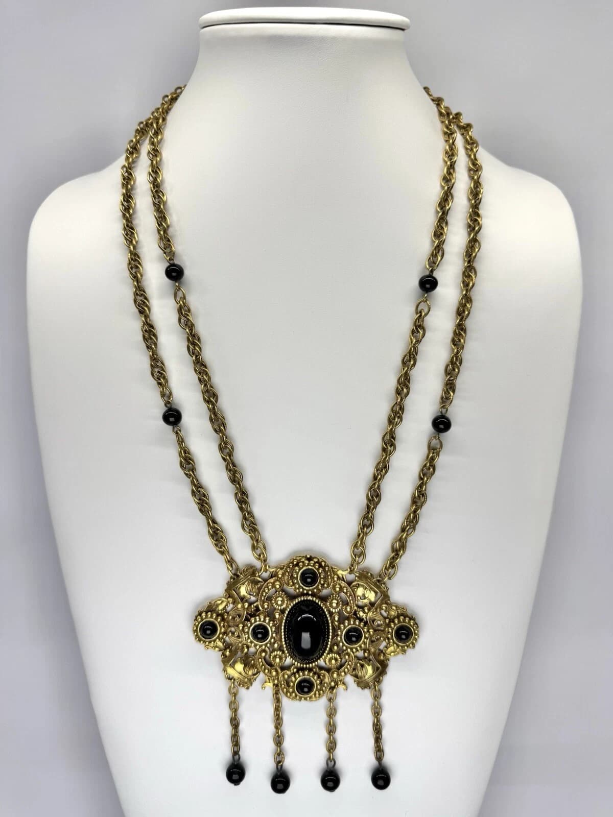 PAULINE RADER Black Cabochon Ornate Etruscan Revival Vtg Necklace Jewelry N60