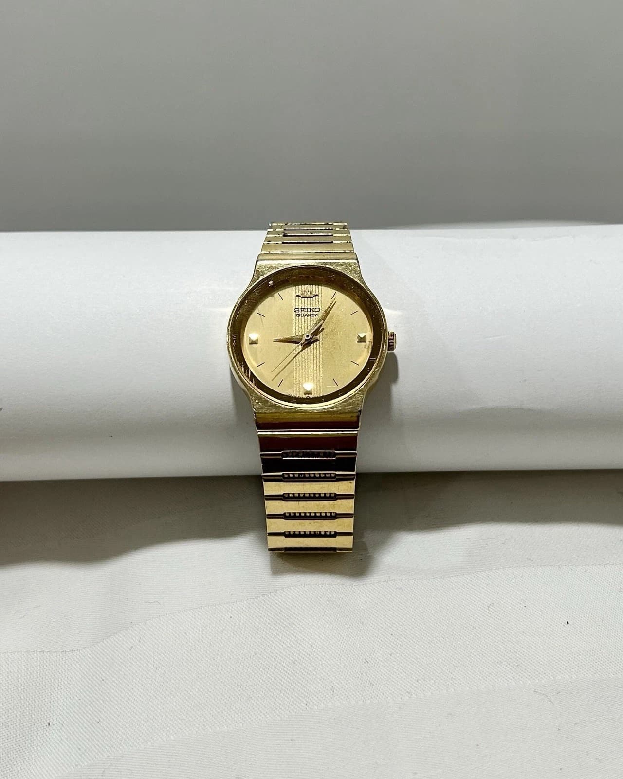SEIKO 5Y91-6010 Gold Tone Round Analog Women Vintage Watch W53 *TICKING