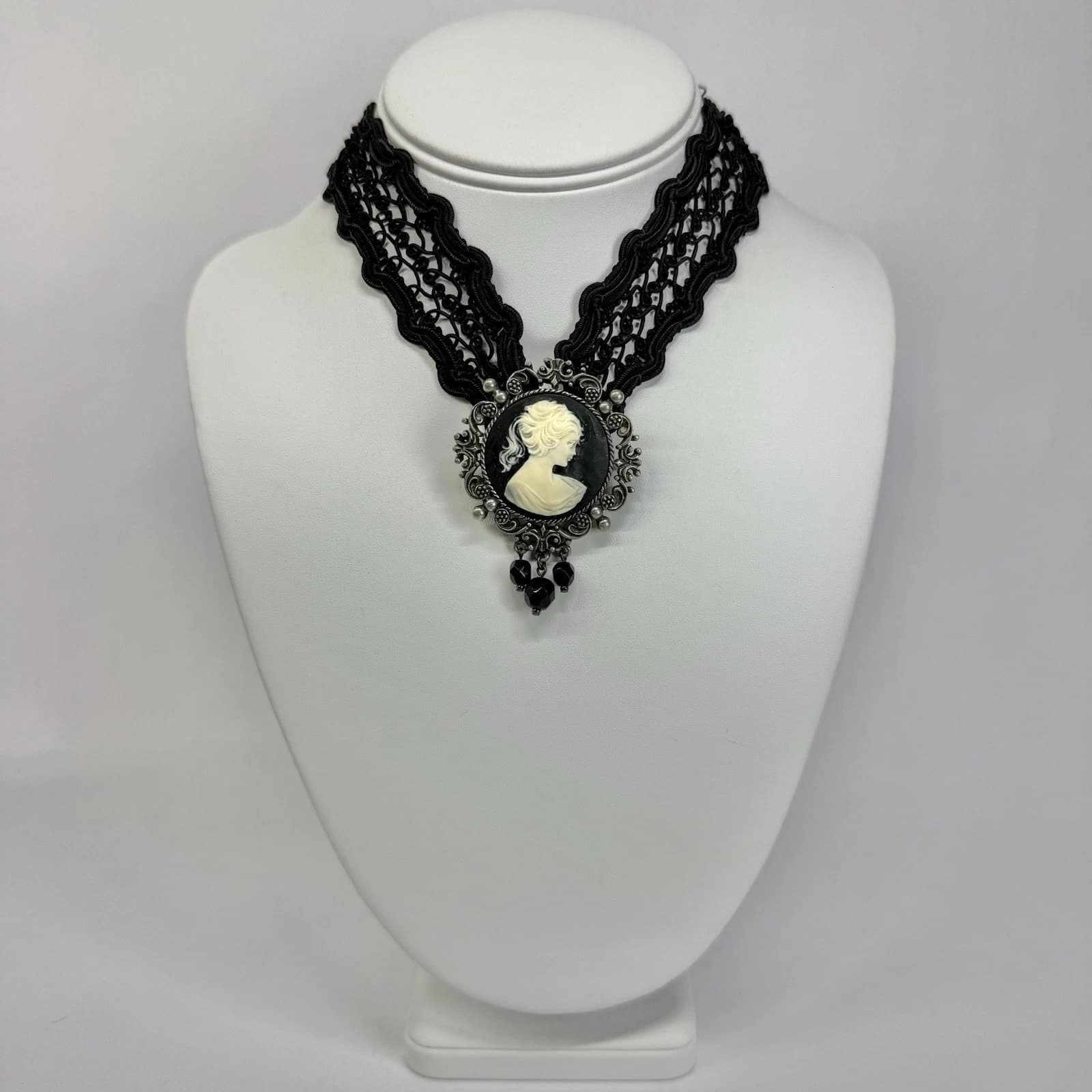 BEN AMUN Victorian Black Lace Gothic Choker Vintage Necklace Jewelry N529