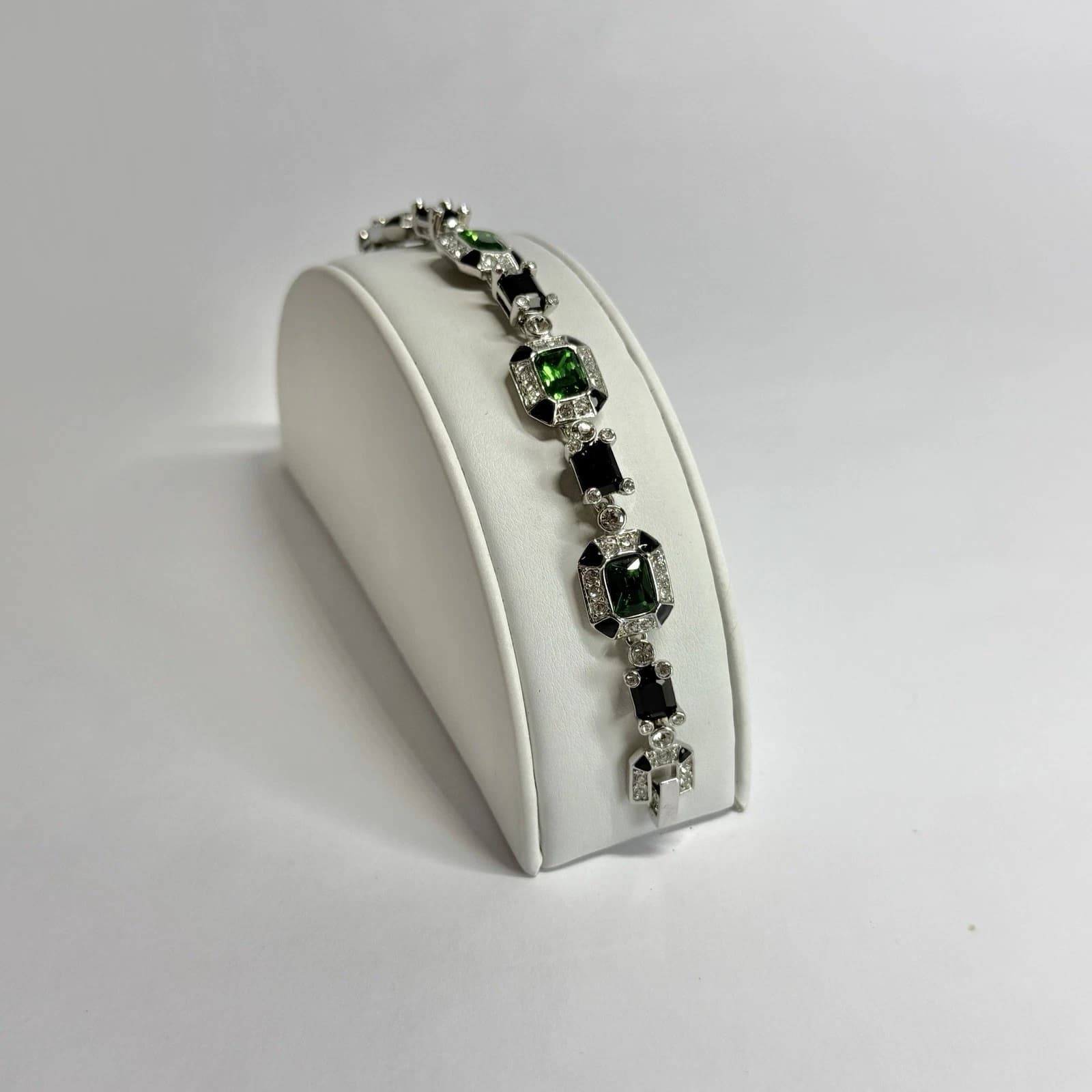 CAROL LEE Lux Emerald Accented Stones Silver Tone Vintage Bracelet Jewelry Br224