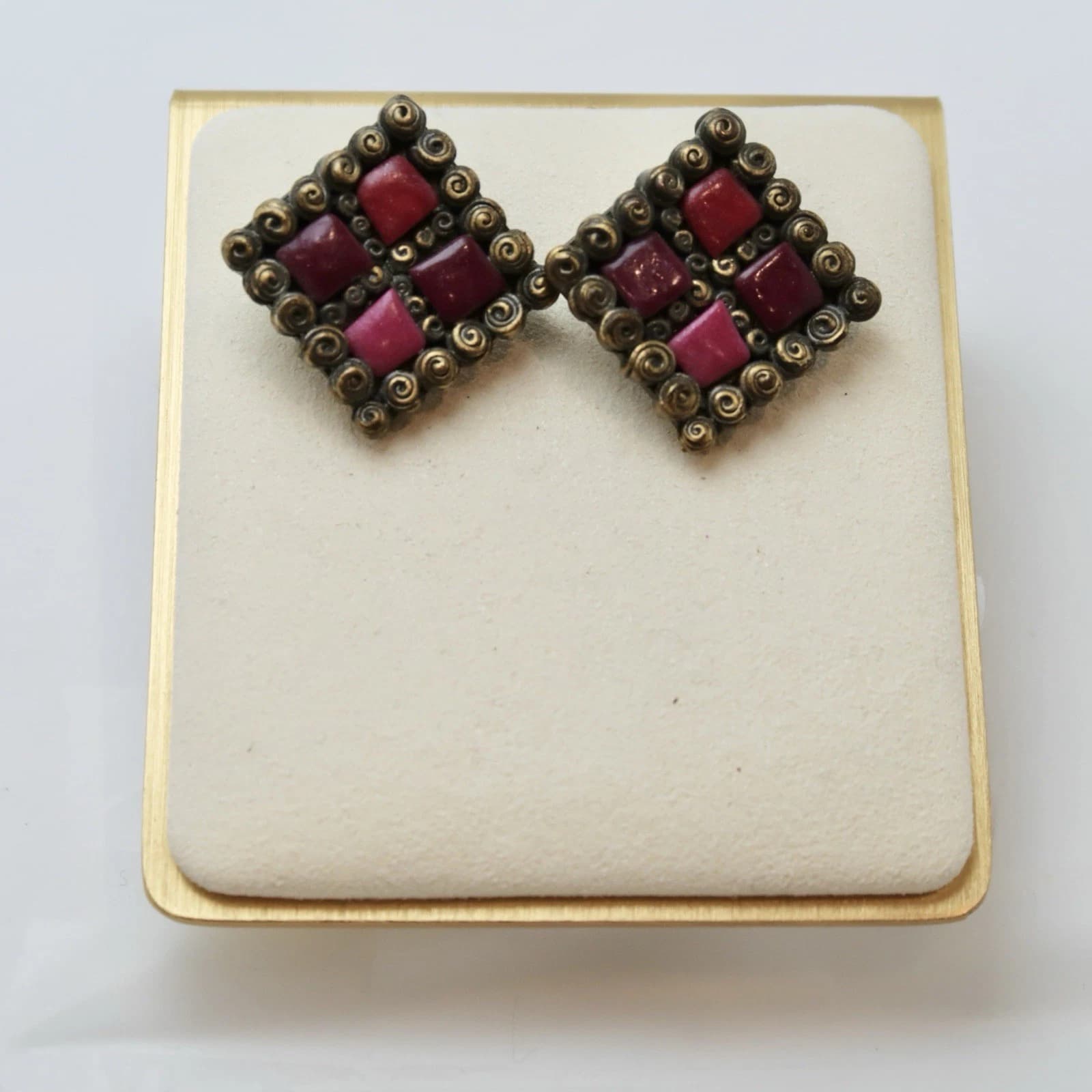 VLC Red Cabochons Filigree Square Gold Tone Vintage Clip On Earring Jewelry E53