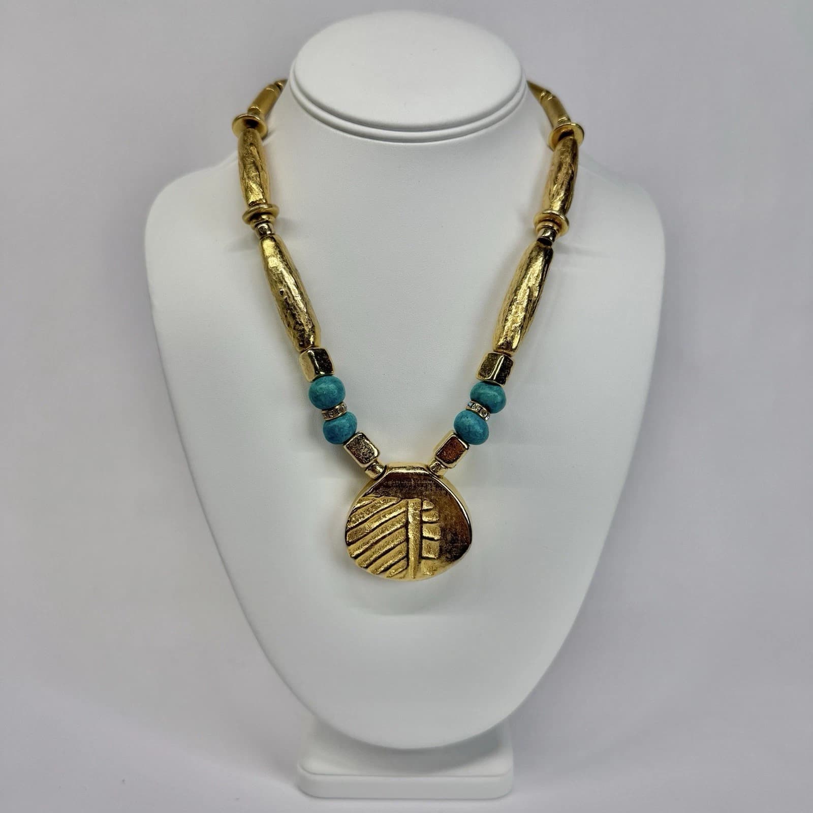 Elegant Shell Leaf Pendant Gold Tone Accents Vintage Necklace Jewelry N351