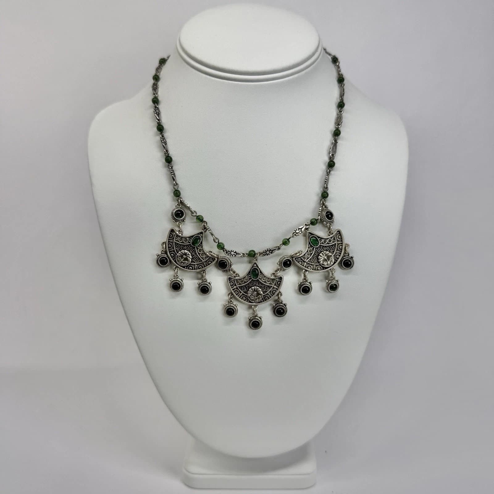 S10 Signed Ethnic Chandelier Crystals Silver Tone Vintage Necklace Jewelry N539